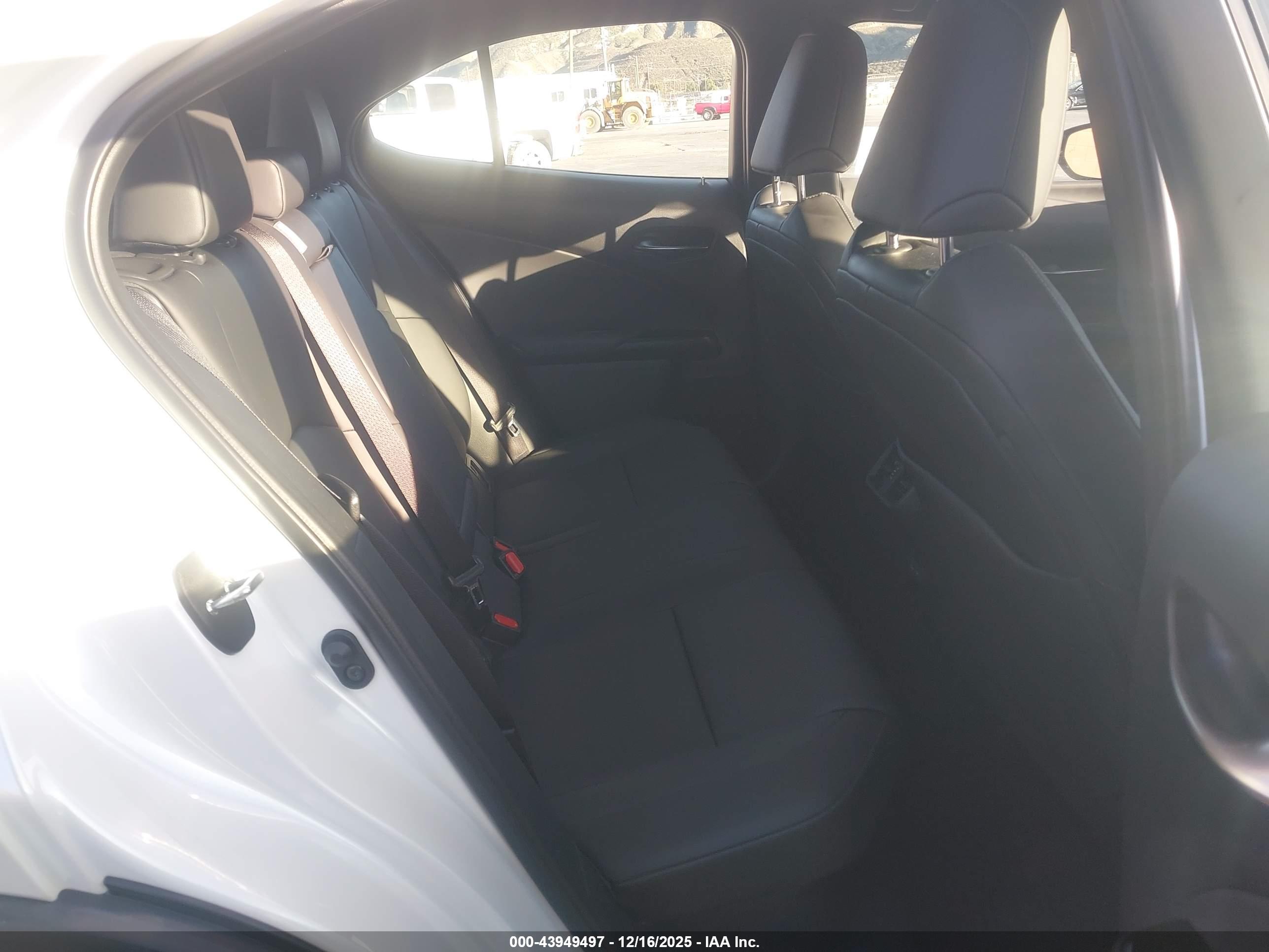 LEXUS UX image 8