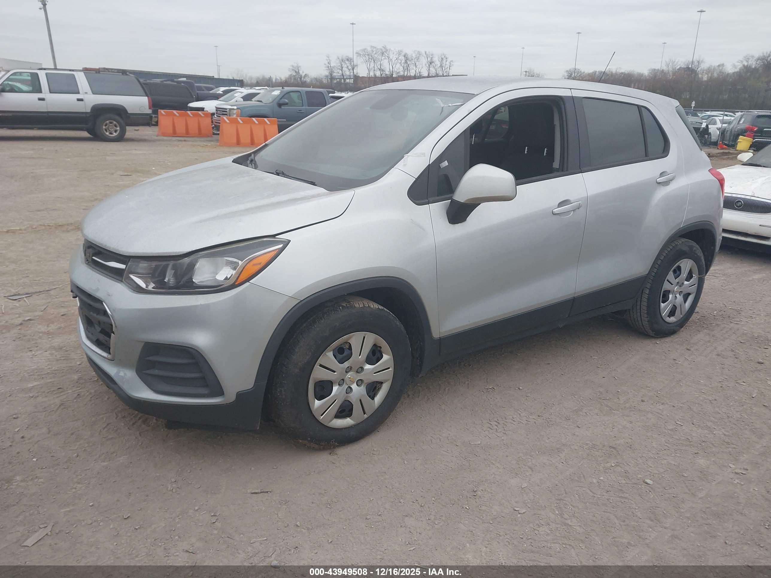 CHEVROLET TRAX image 2
