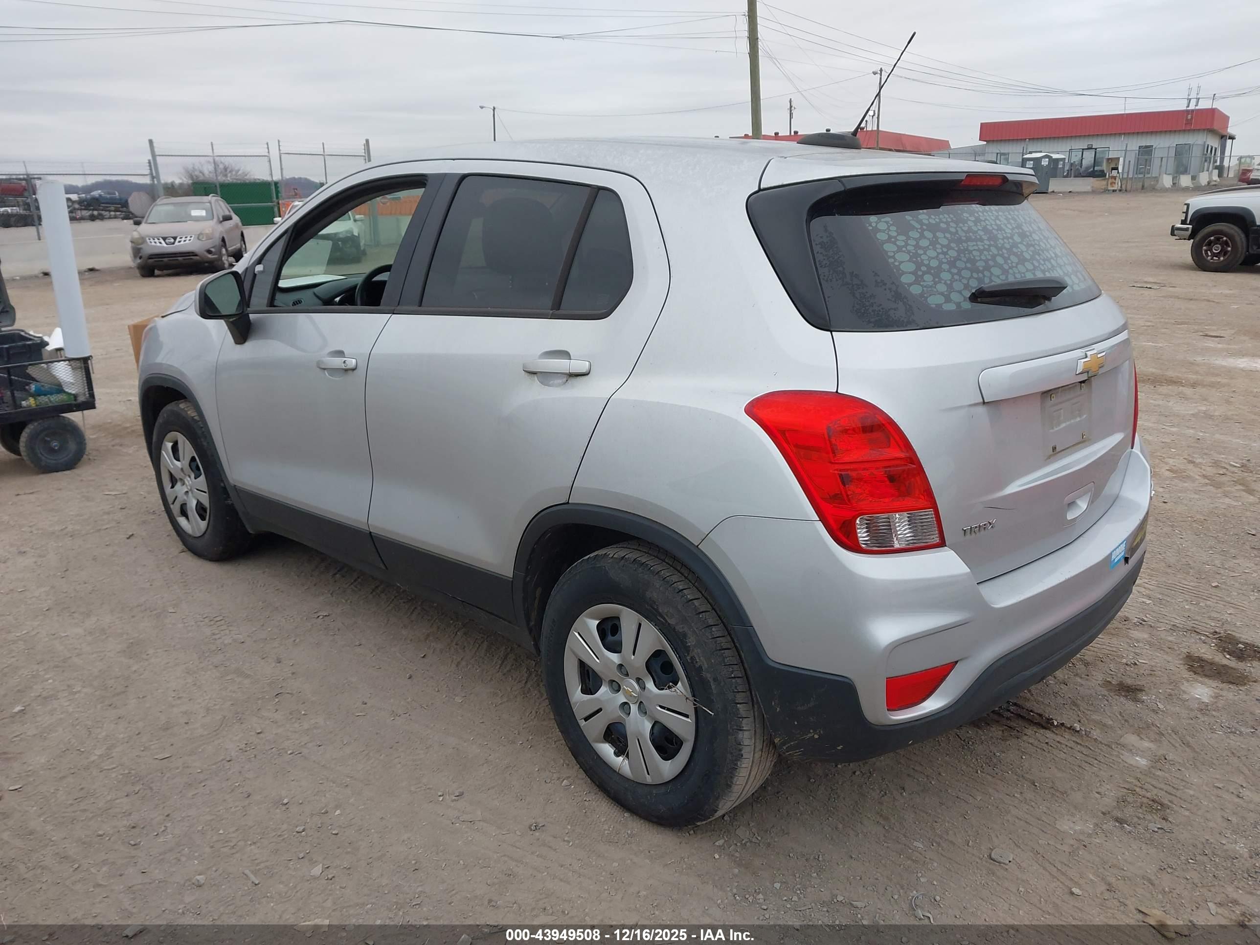 CHEVROLET TRAX image 3