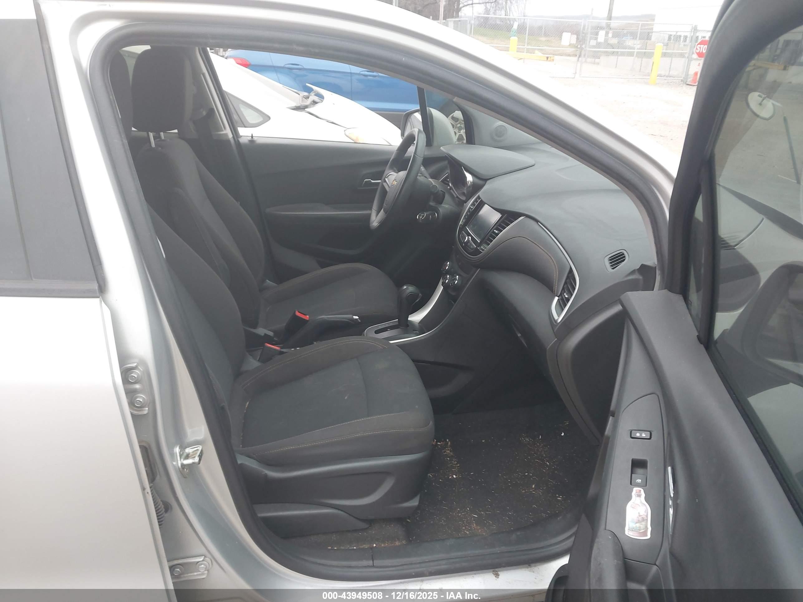 CHEVROLET TRAX image 5