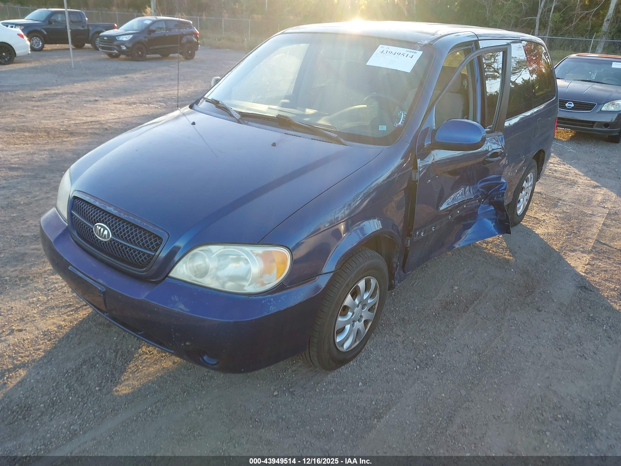 KIA SEDONA image 2