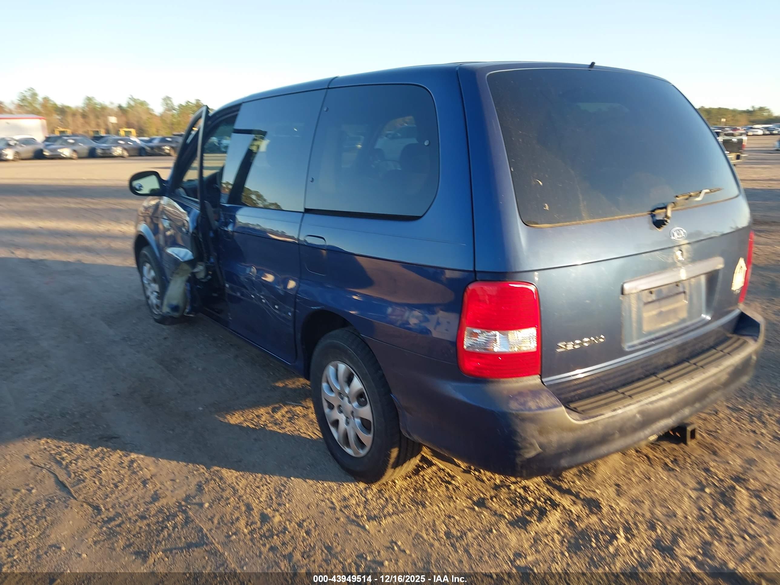 KIA SEDONA image 3