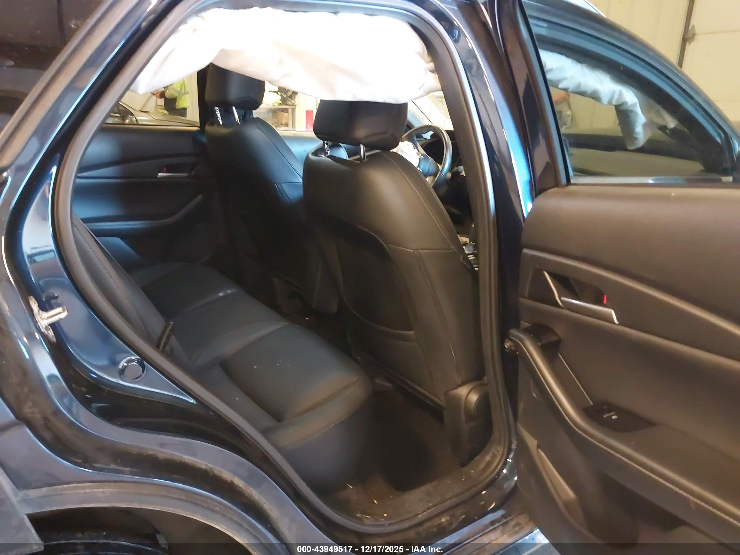 MAZDA CX-30 image 8