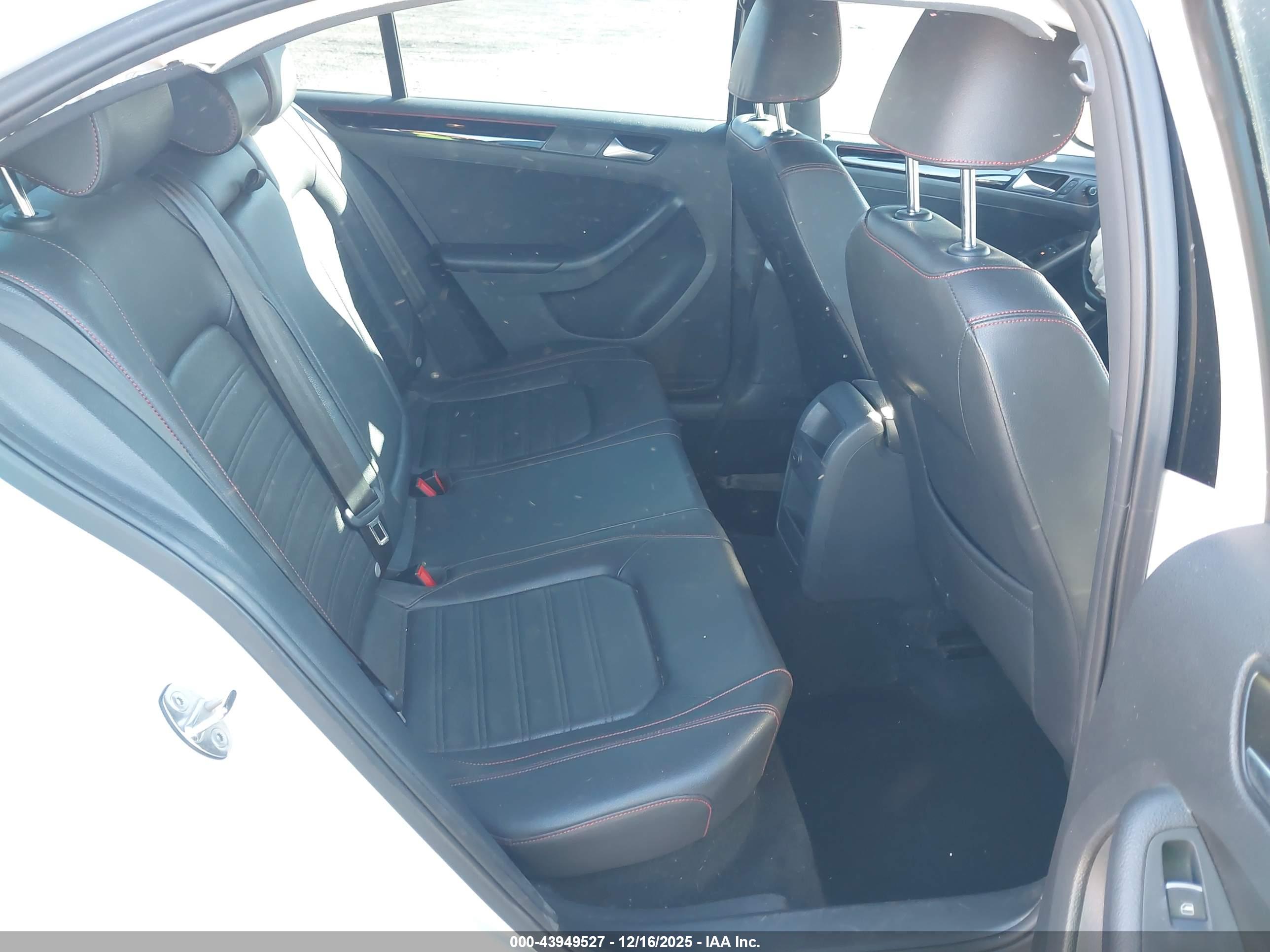 VOLKSWAGEN JETTA image 8