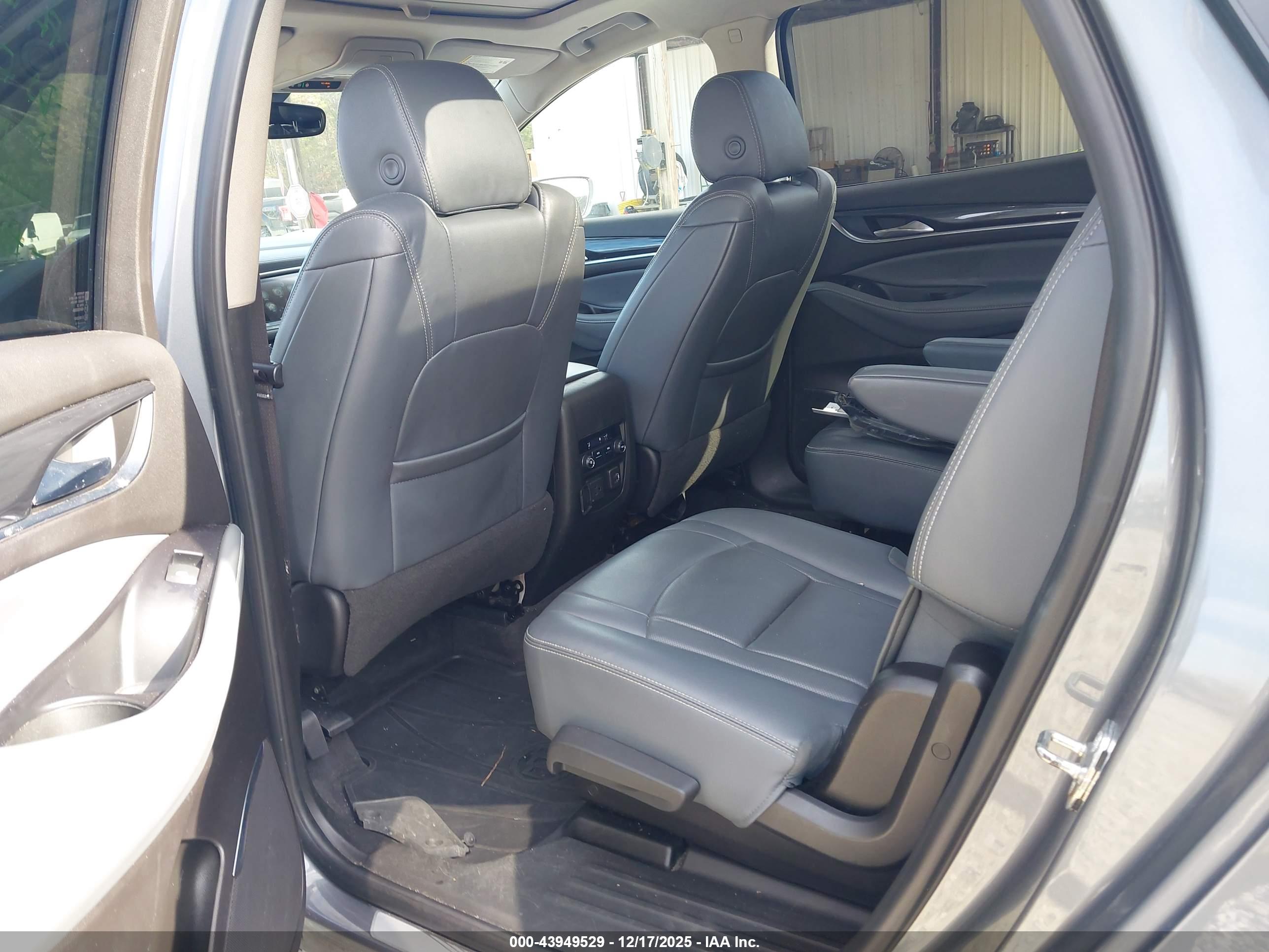 BUICK ENCLAVE image 8