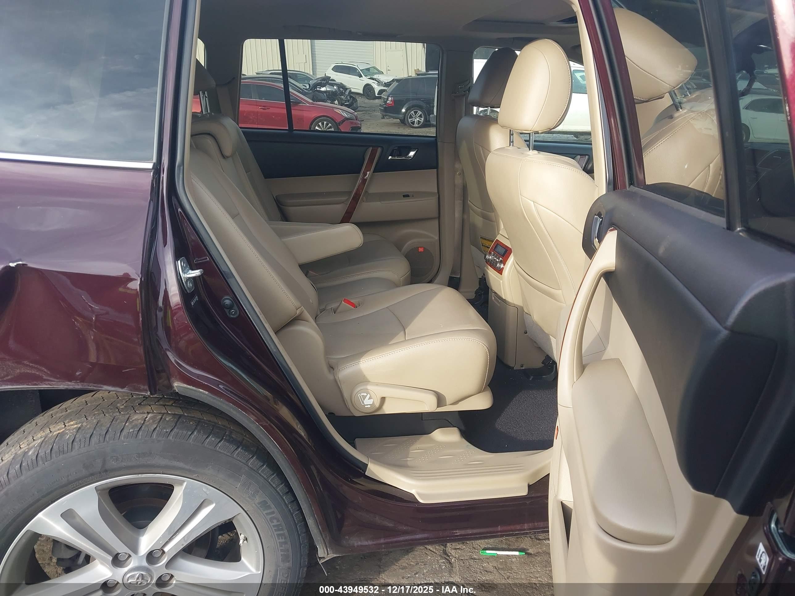 TOYOTA HIGHLANDER image 8