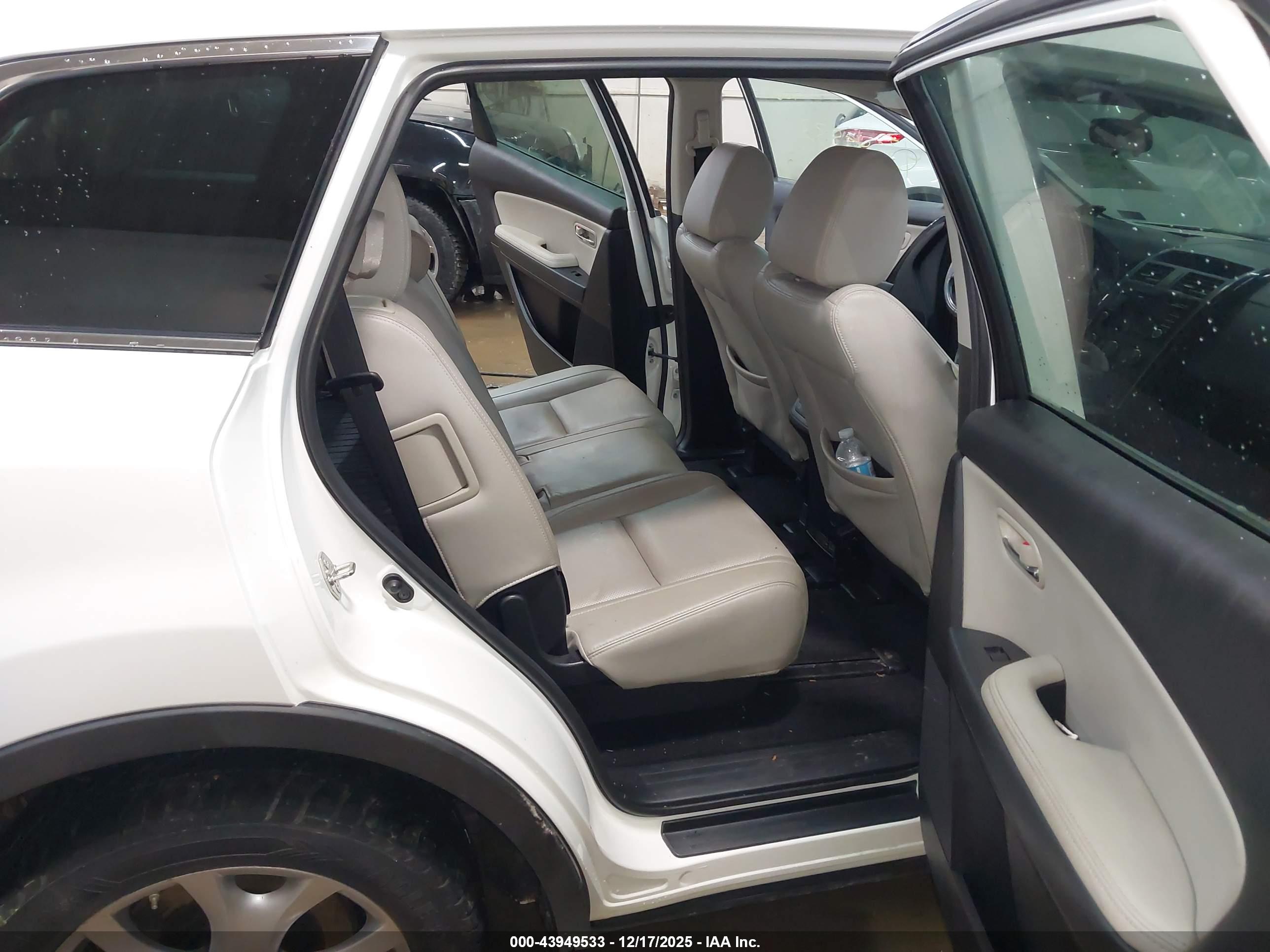 MAZDA CX-9 image 8