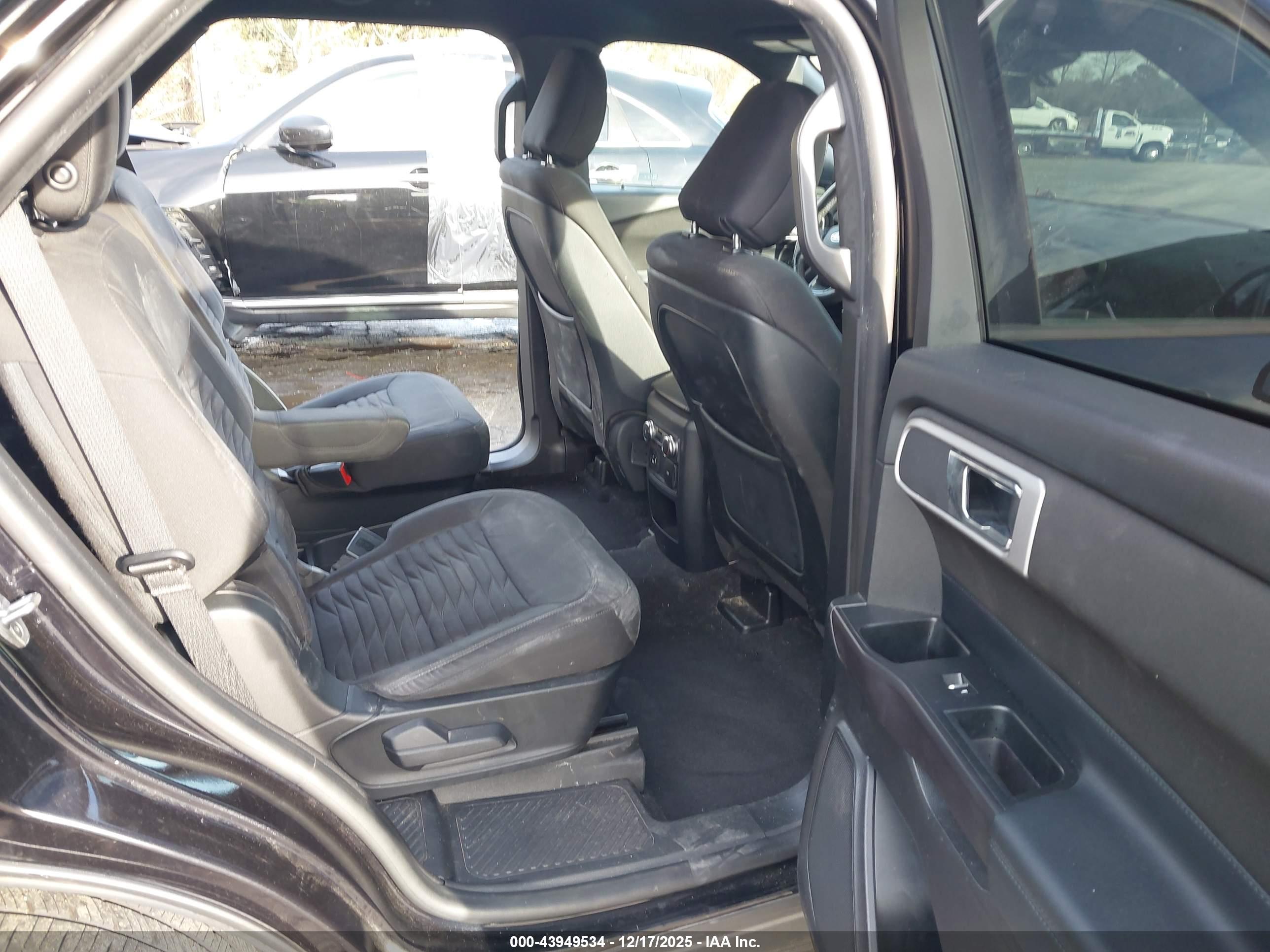 FORD EXPLORER image 8