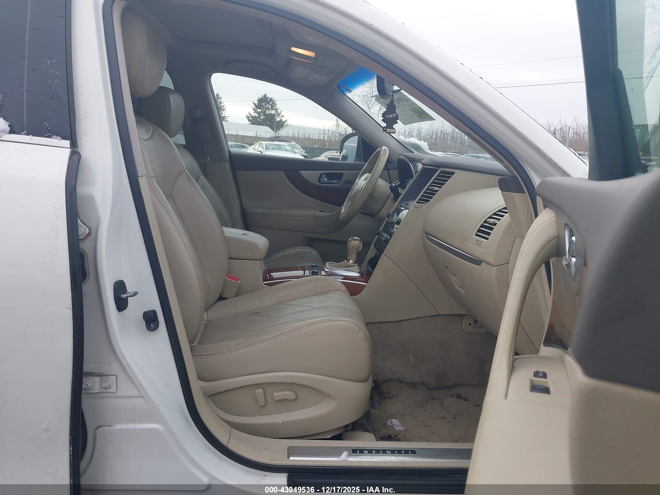 INFINITI FX35 image 5