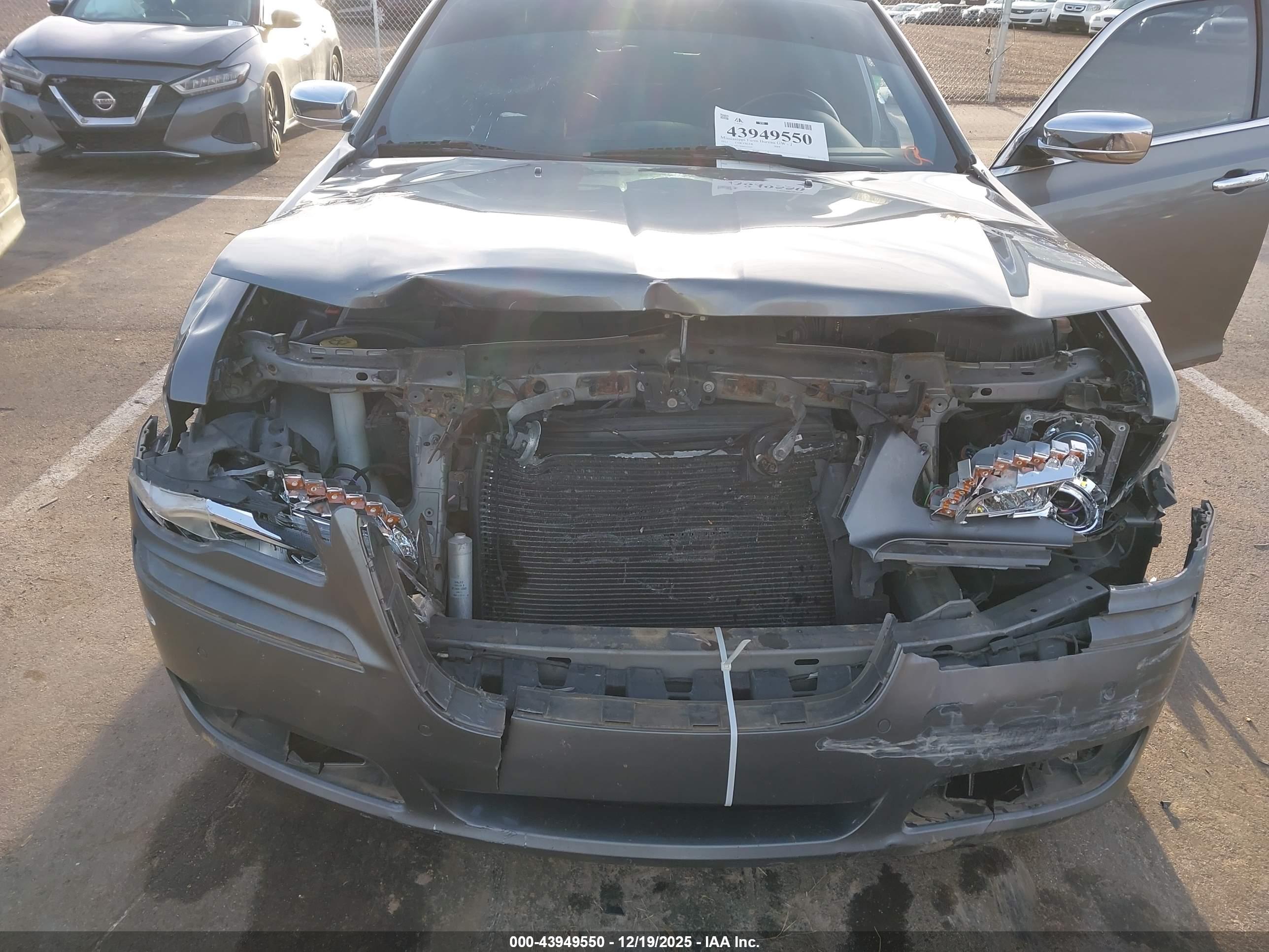 CHRYSLER 300C image 6