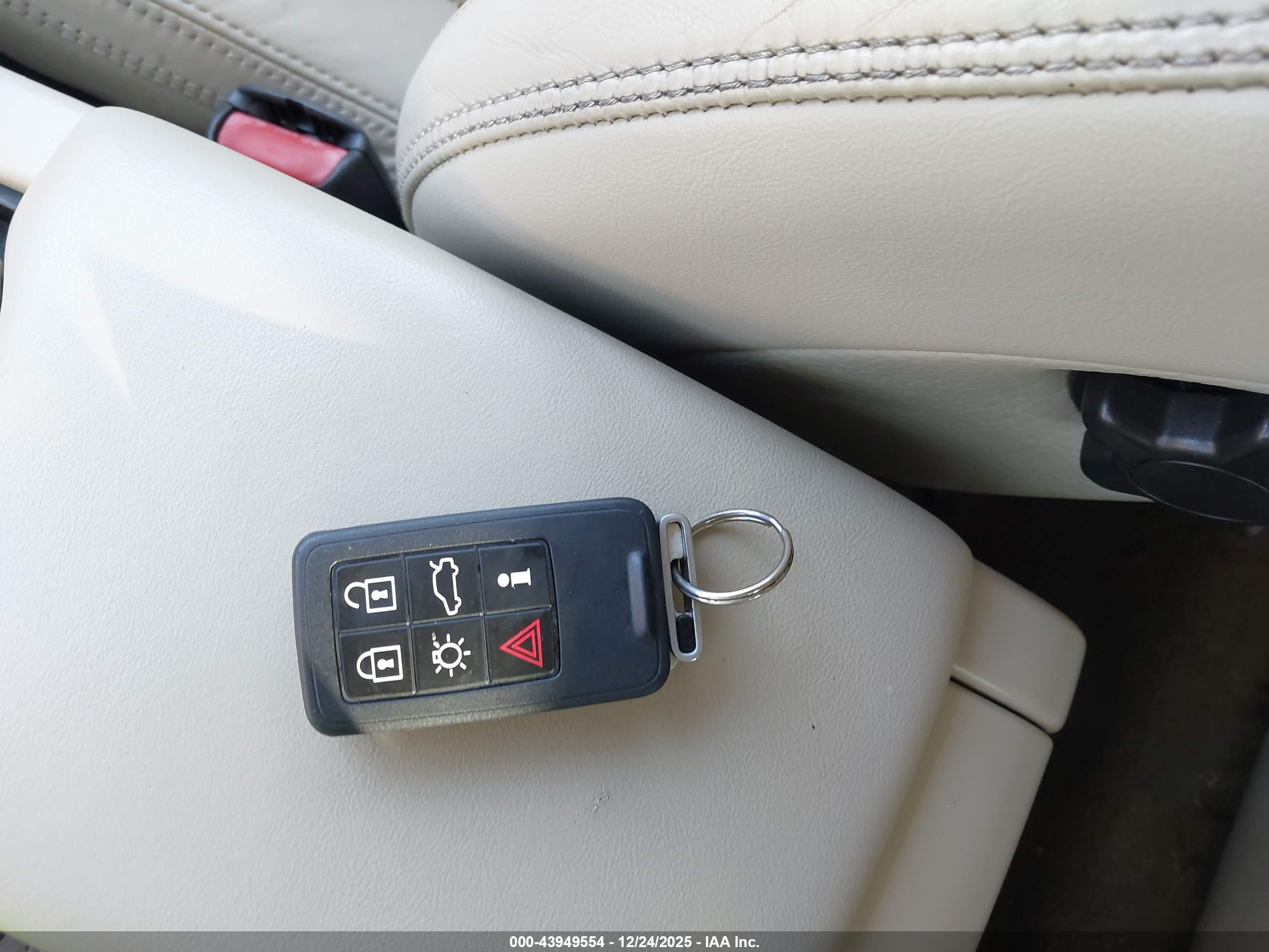 VOLVO XC60 image 11