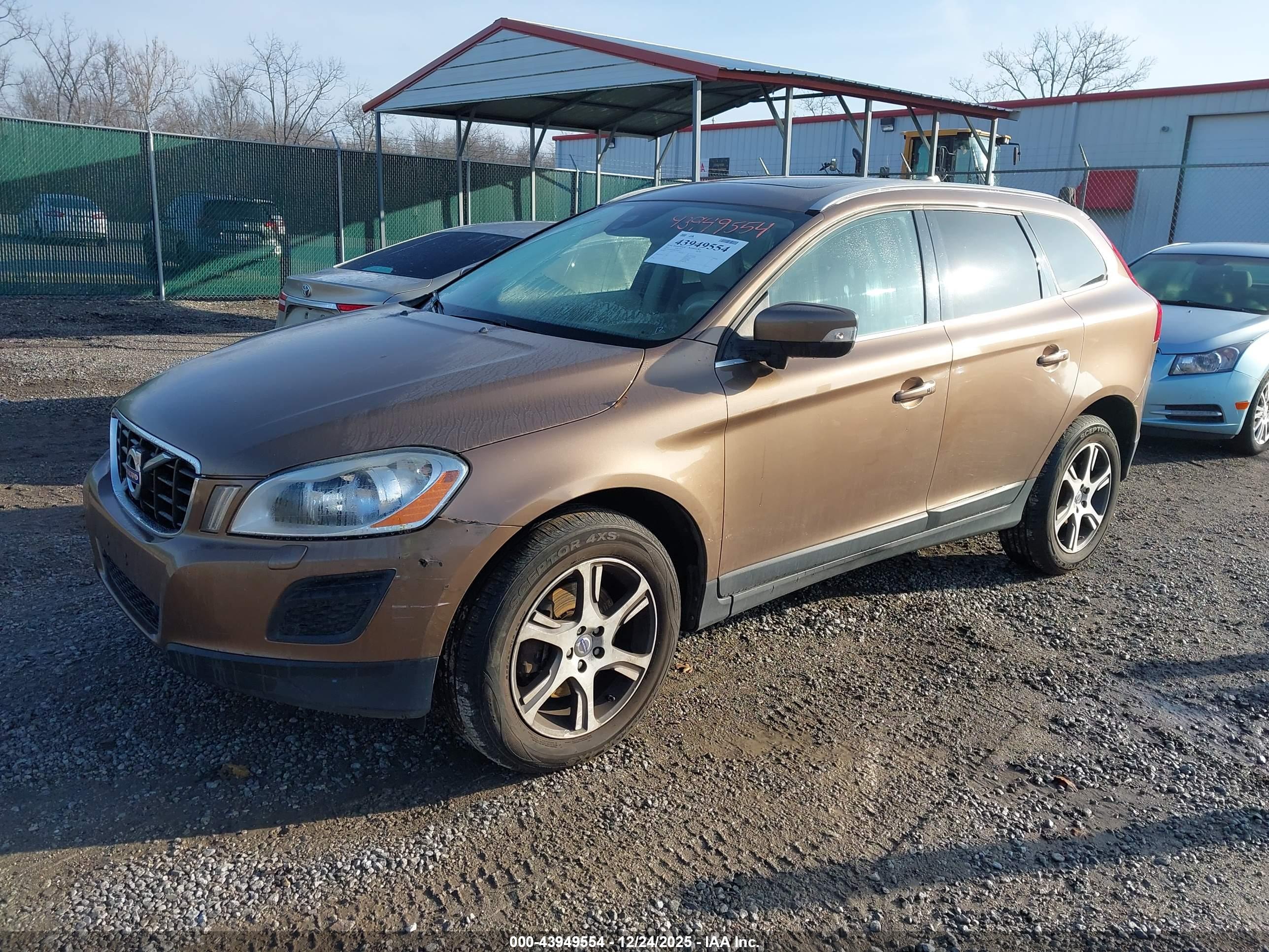 VOLVO XC60 image 2