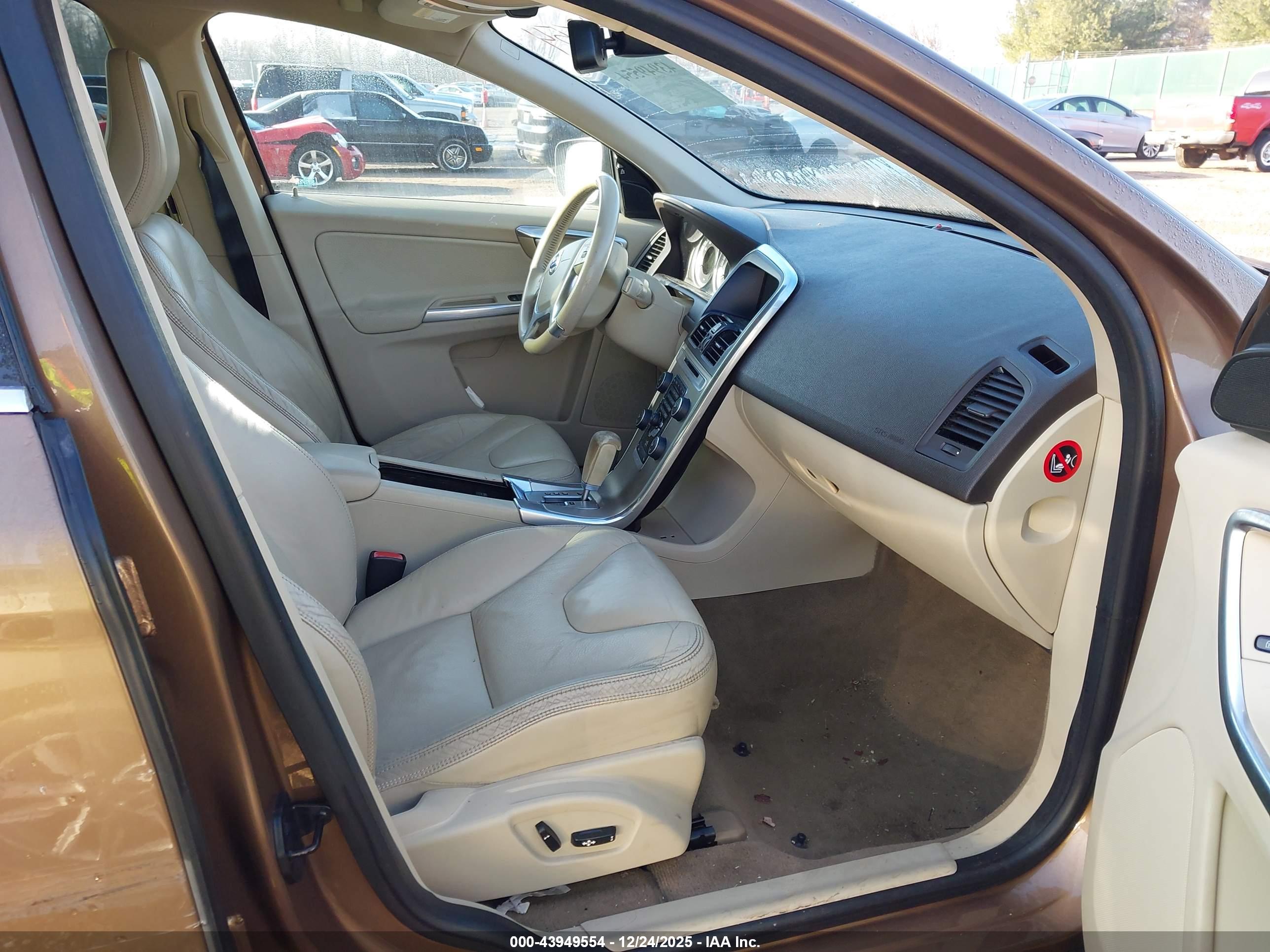 VOLVO XC60 image 5