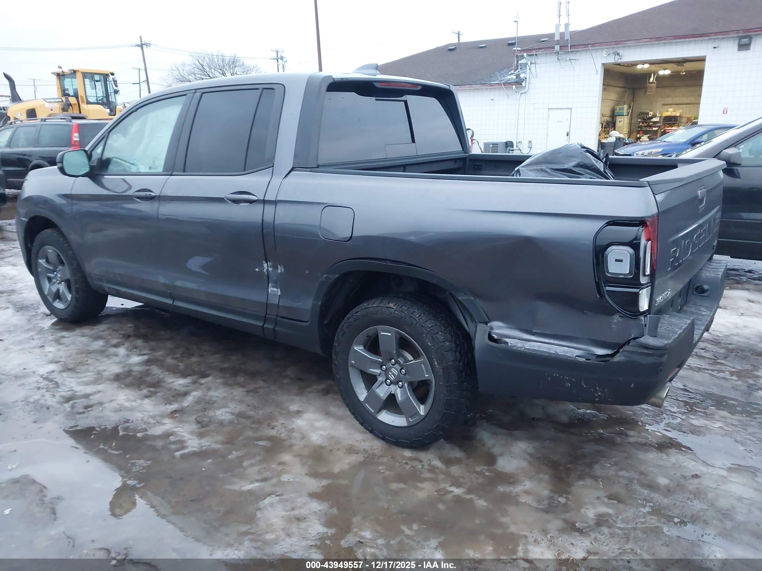 HONDA RIDGELINE image 3