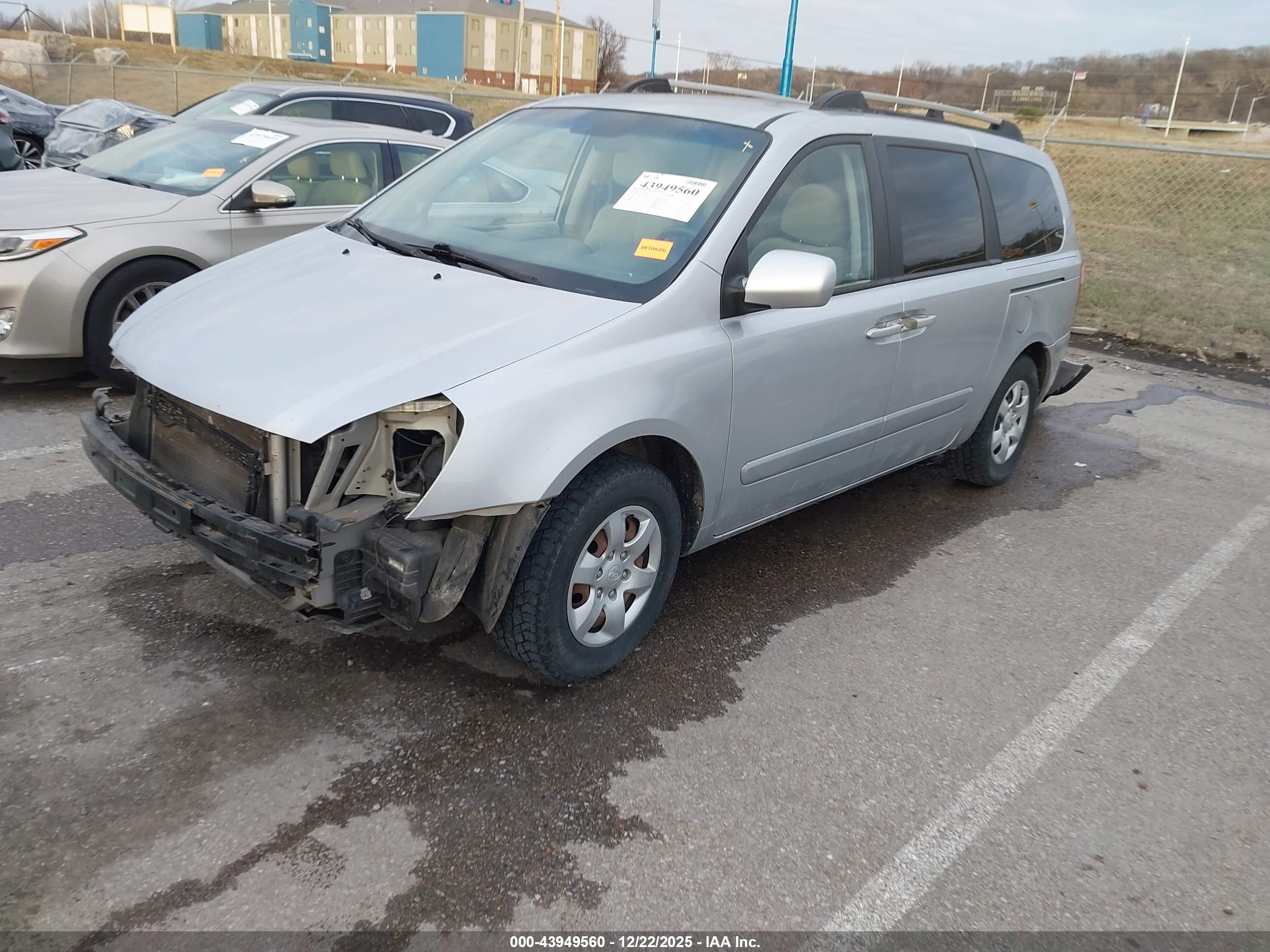 KIA SEDONA image 2