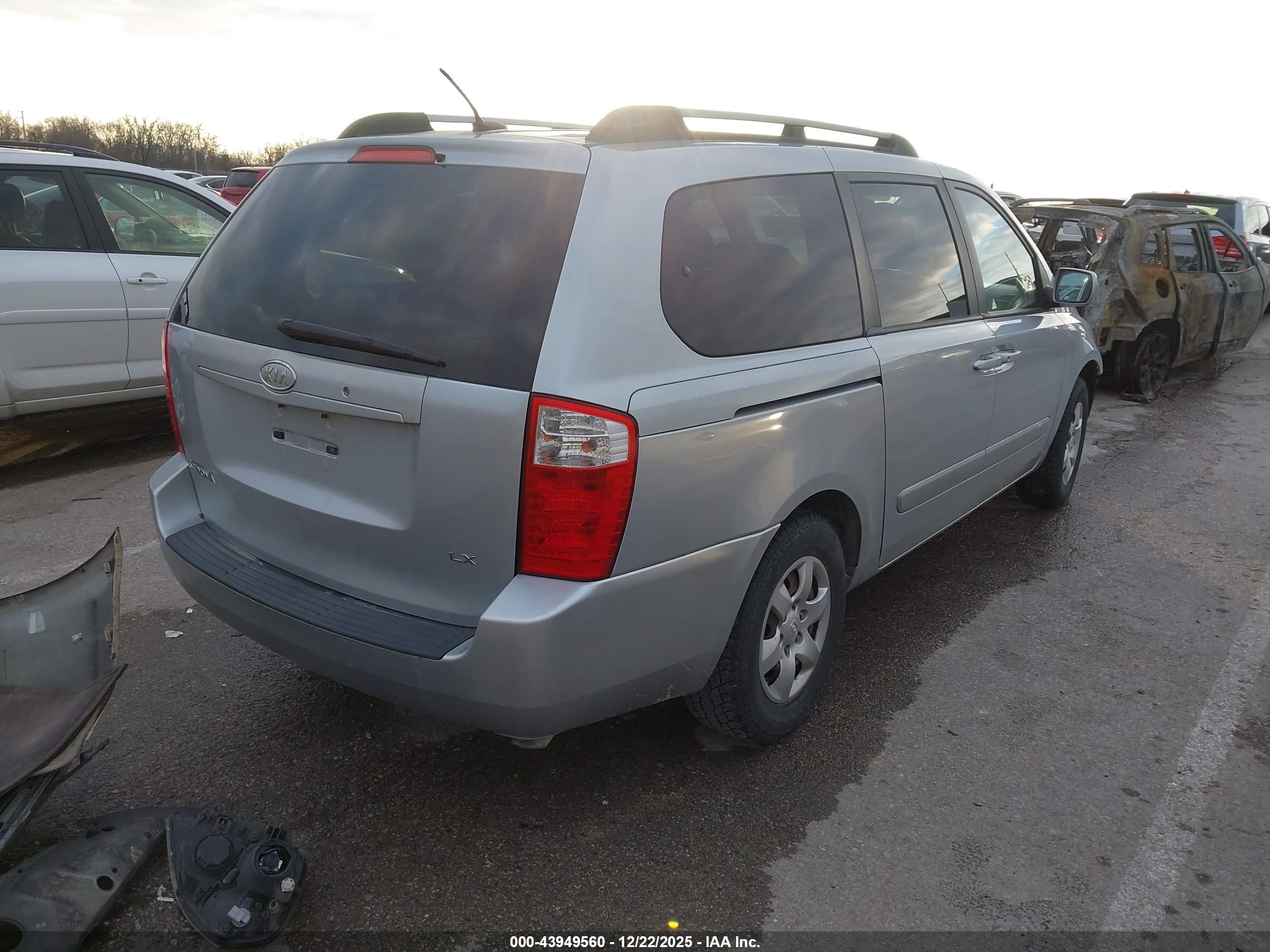 KIA SEDONA image 4