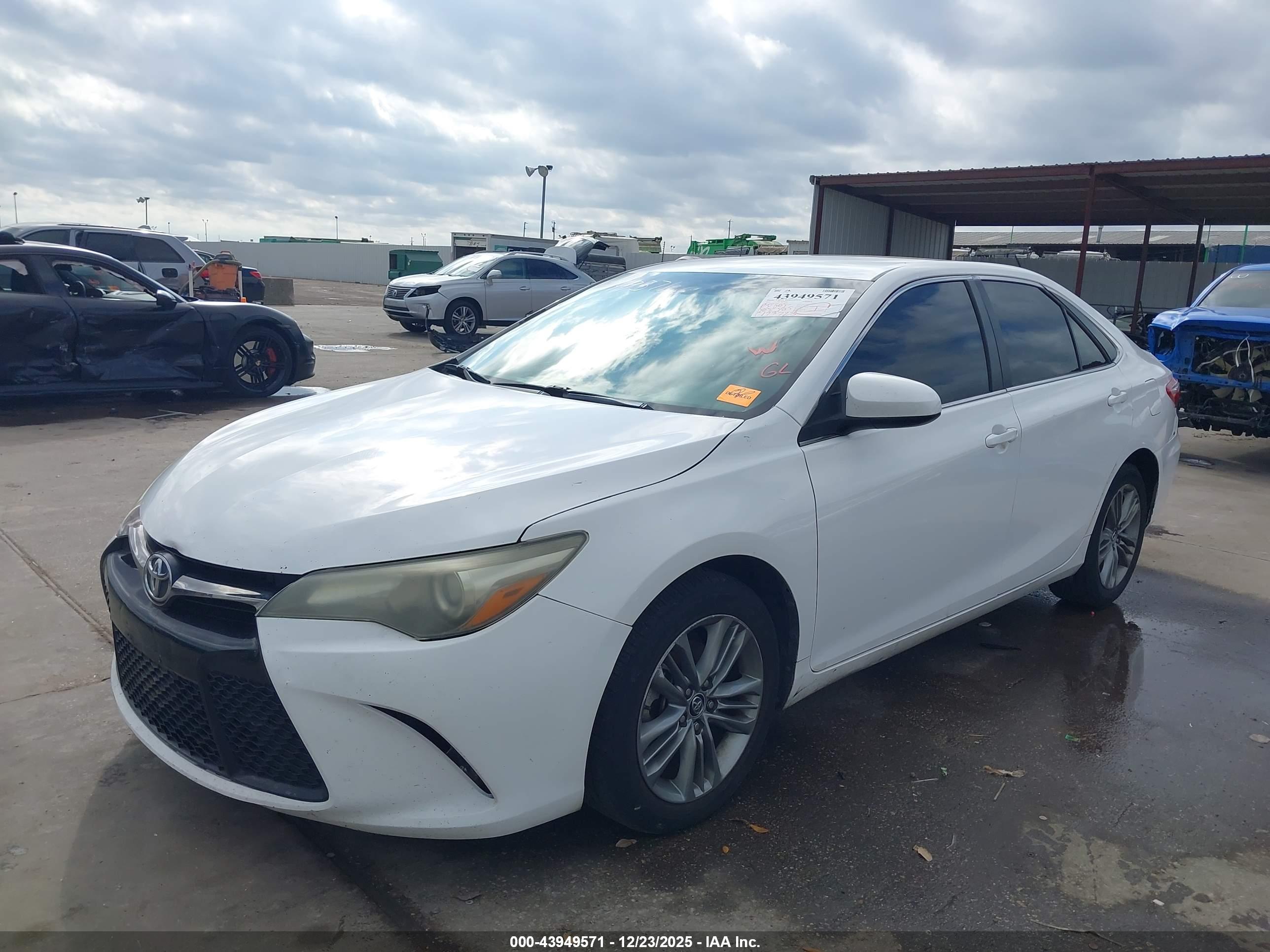 TOYOTA CAMRY image 2