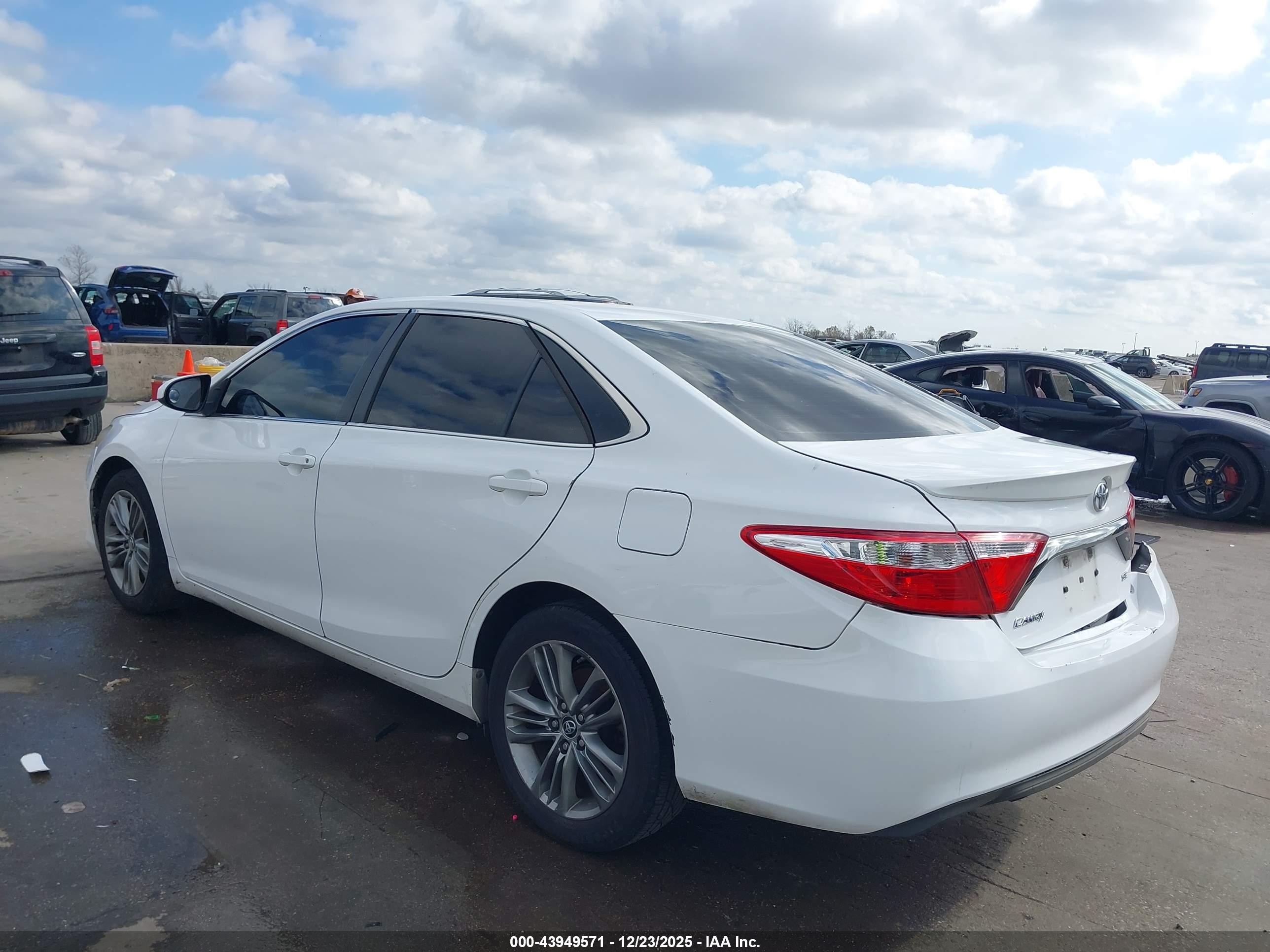 TOYOTA CAMRY image 3