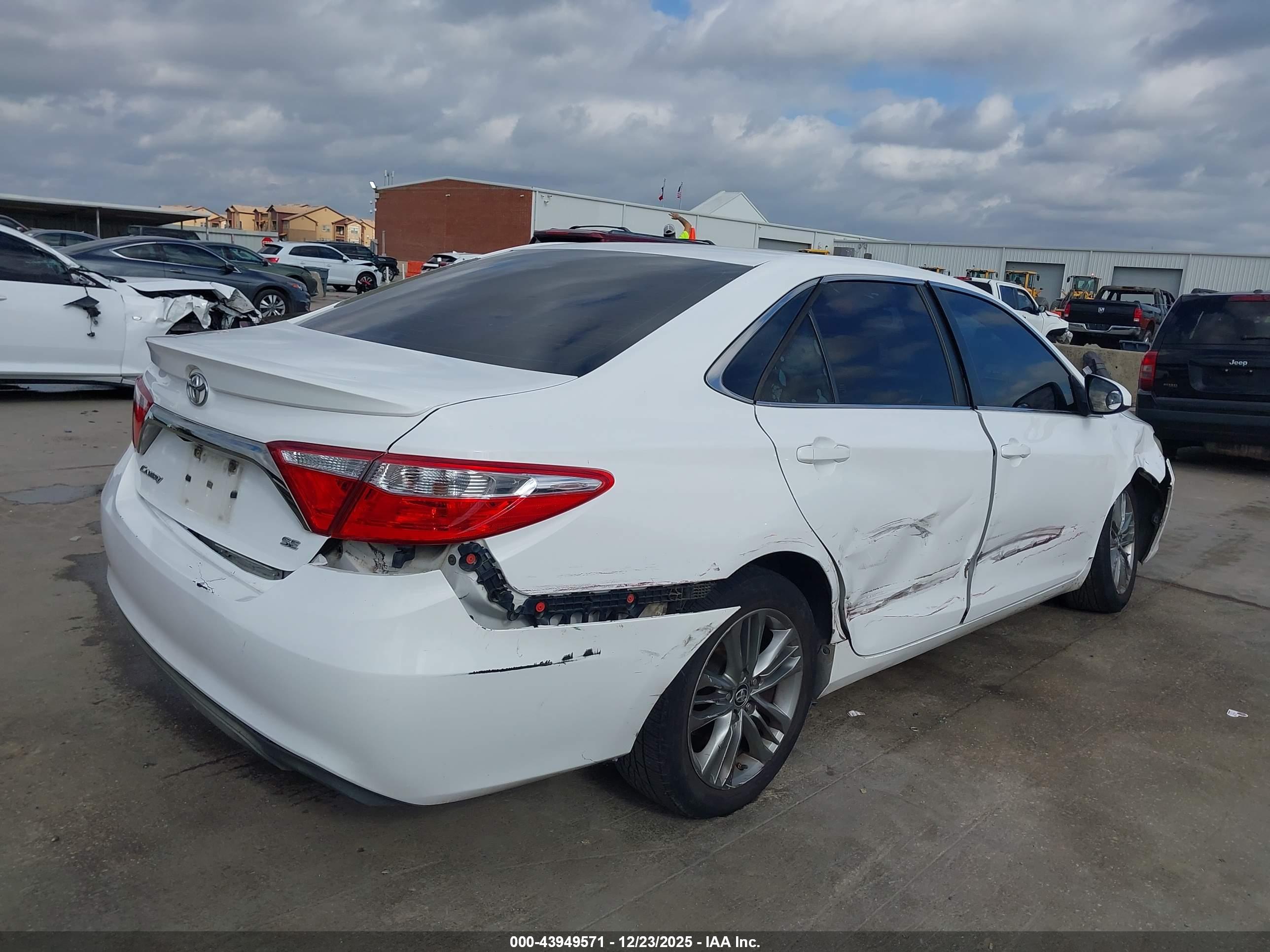 TOYOTA CAMRY image 4