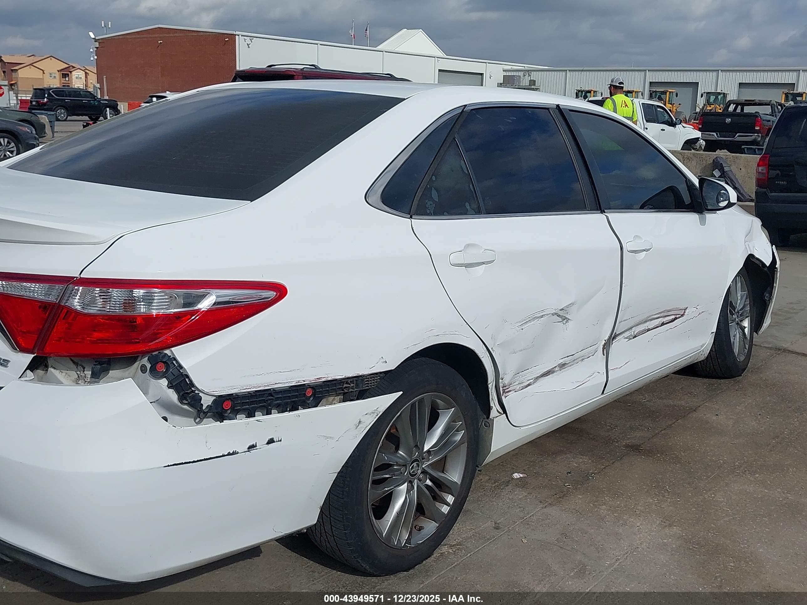 TOYOTA CAMRY image 6