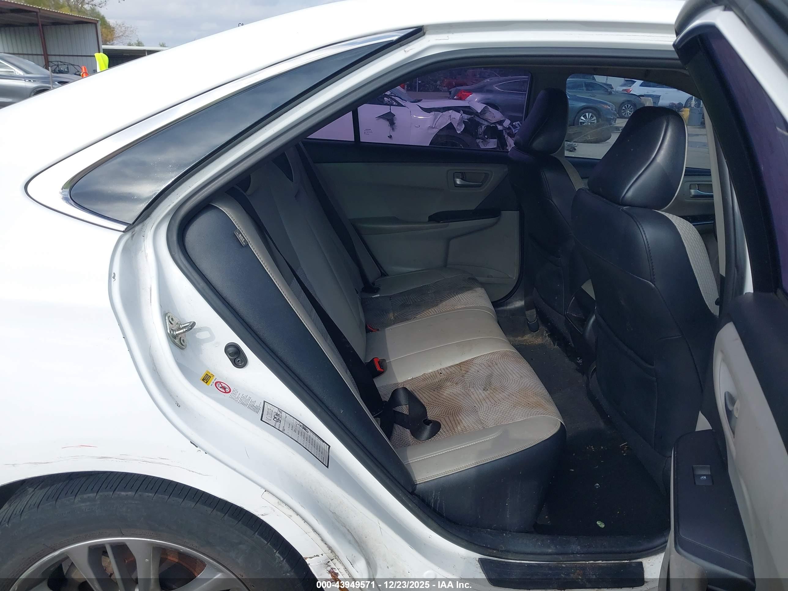 TOYOTA CAMRY image 8