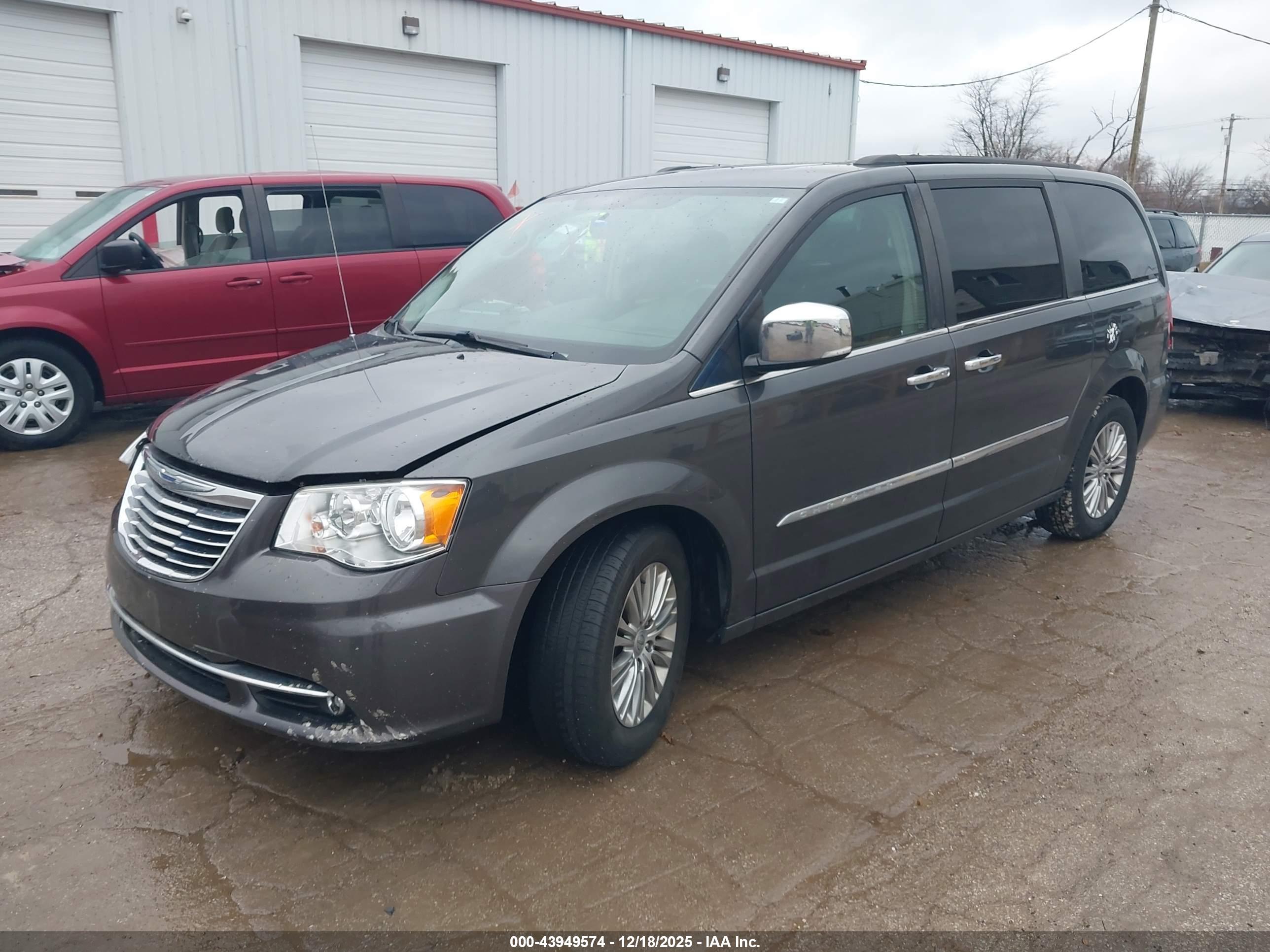 CHRYSLER TOWN image 2