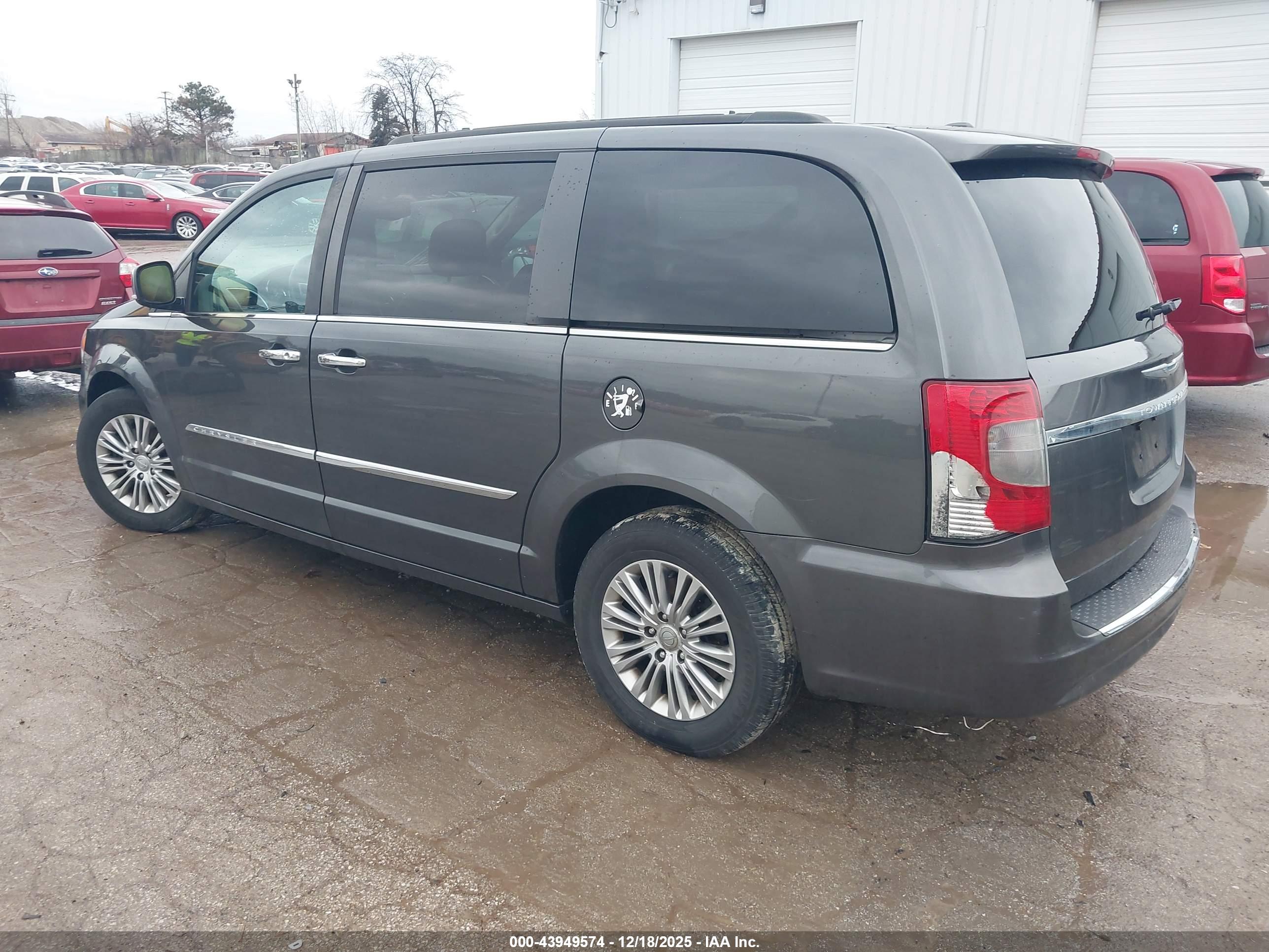 CHRYSLER TOWN image 3