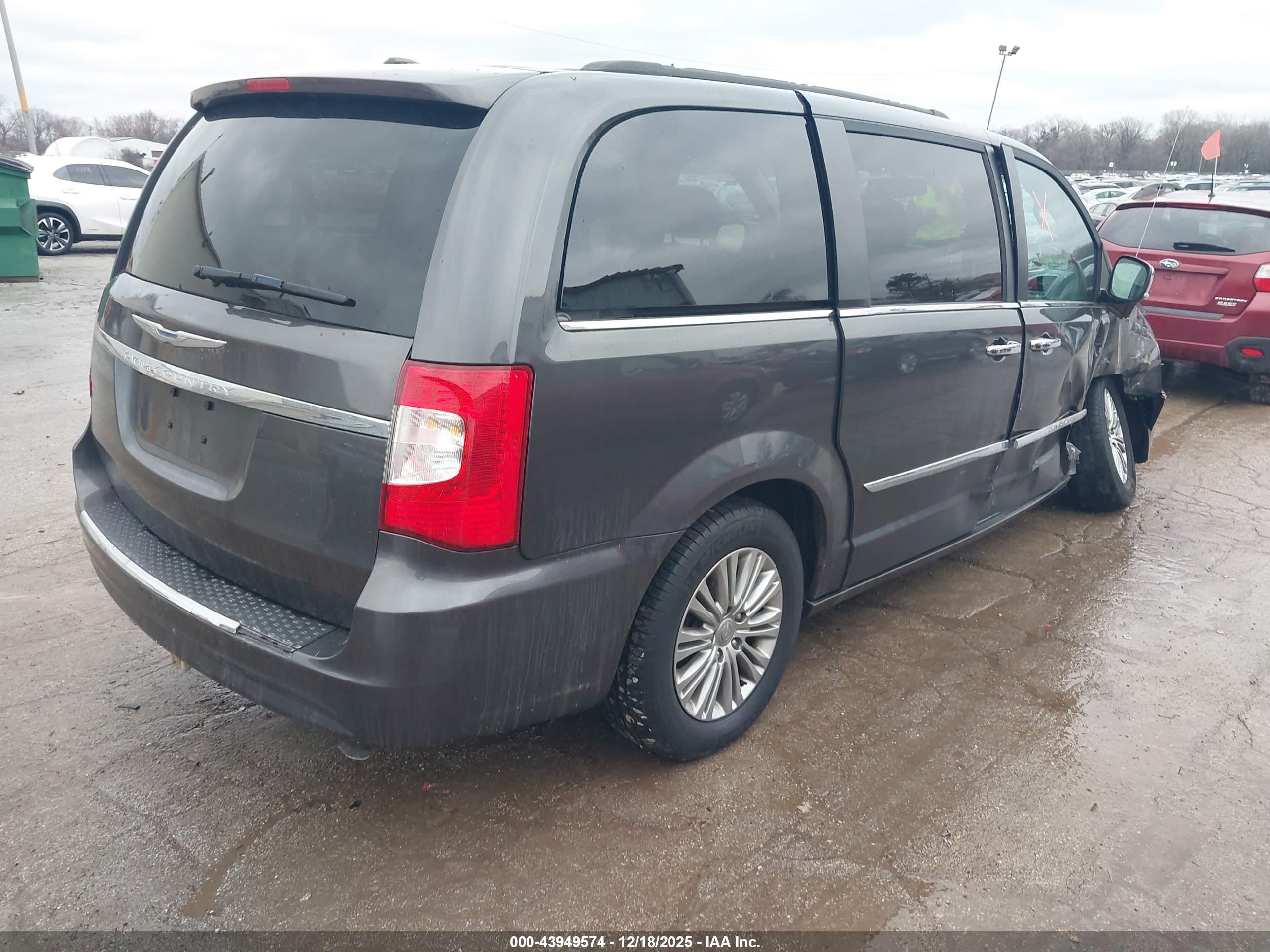 CHRYSLER TOWN image 4