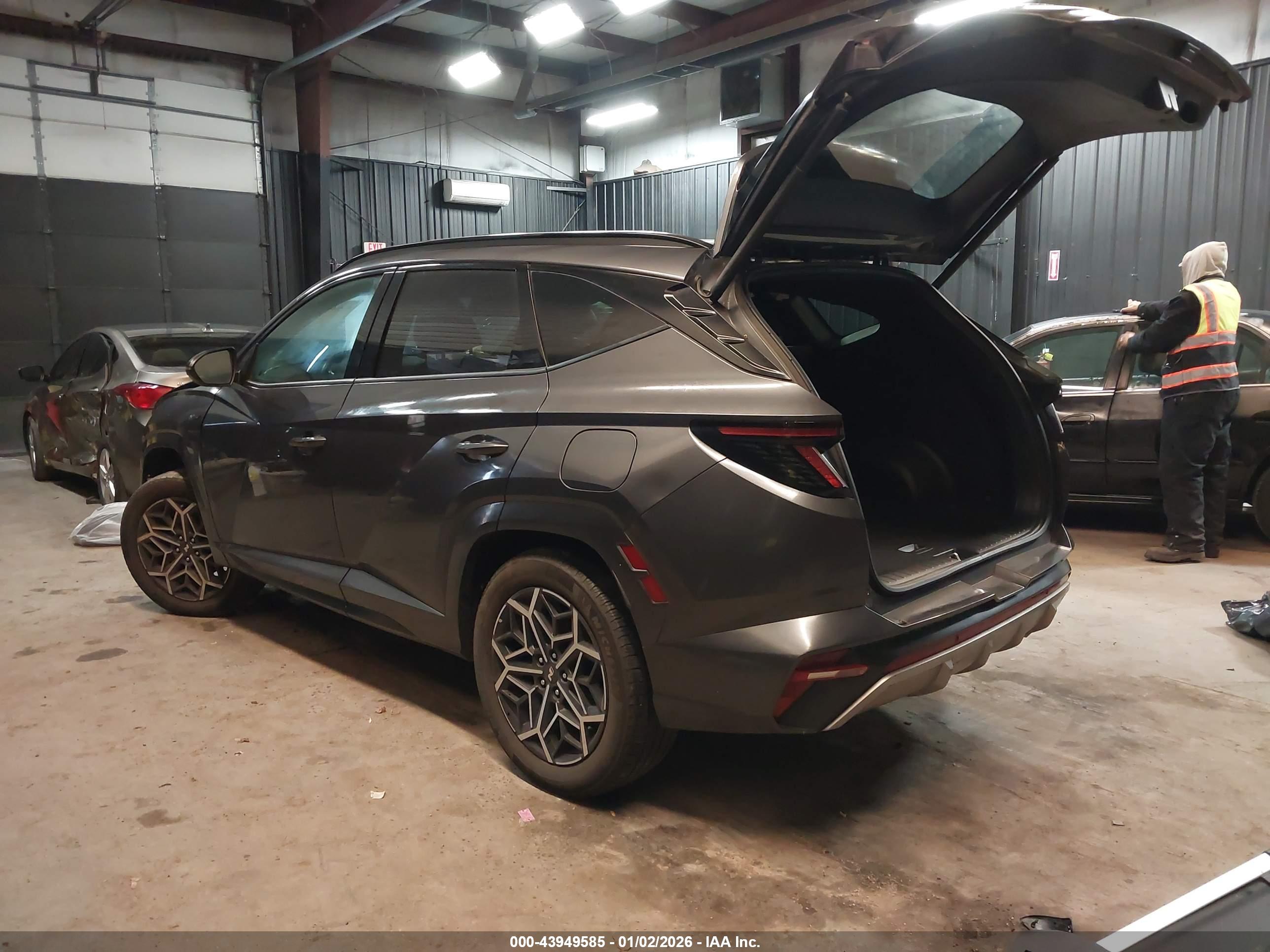 HYUNDAI TUCSON image 3