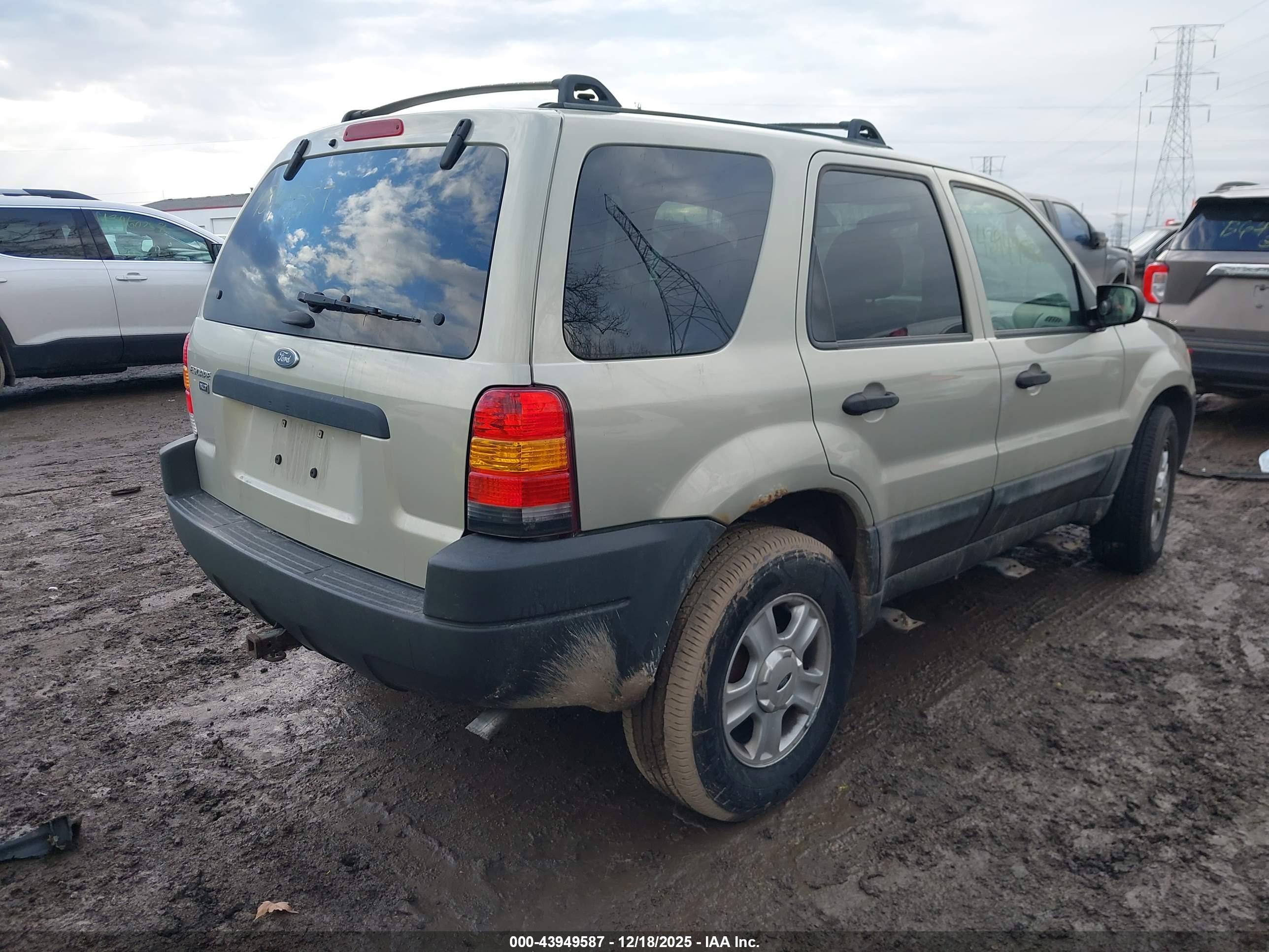 FORD ESCAPE image 4