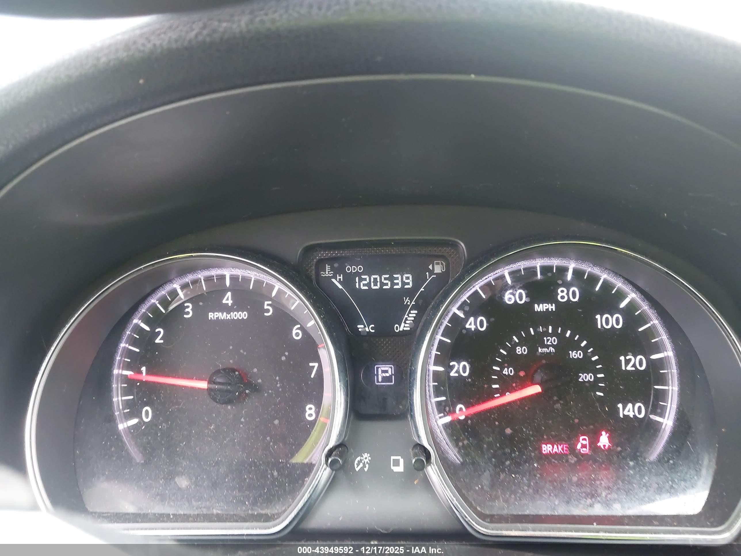 NISSAN VERSA image 7