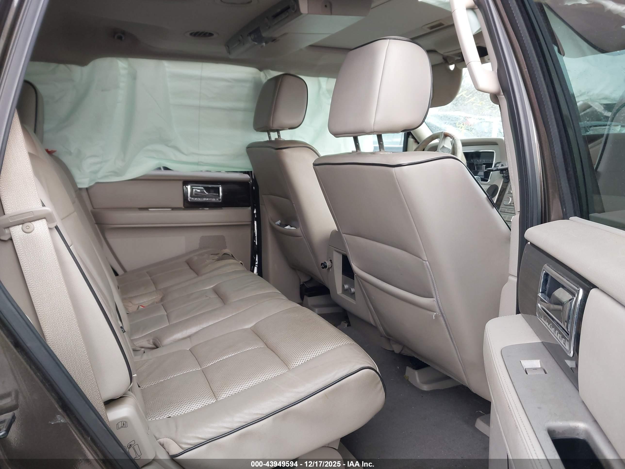 LINCOLN NAVIGATOR image 8