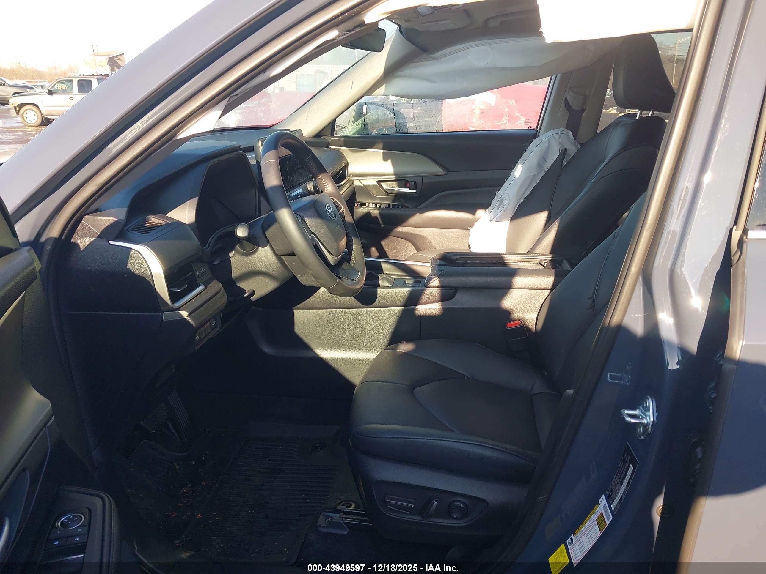 TOYOTA GRAND image 5