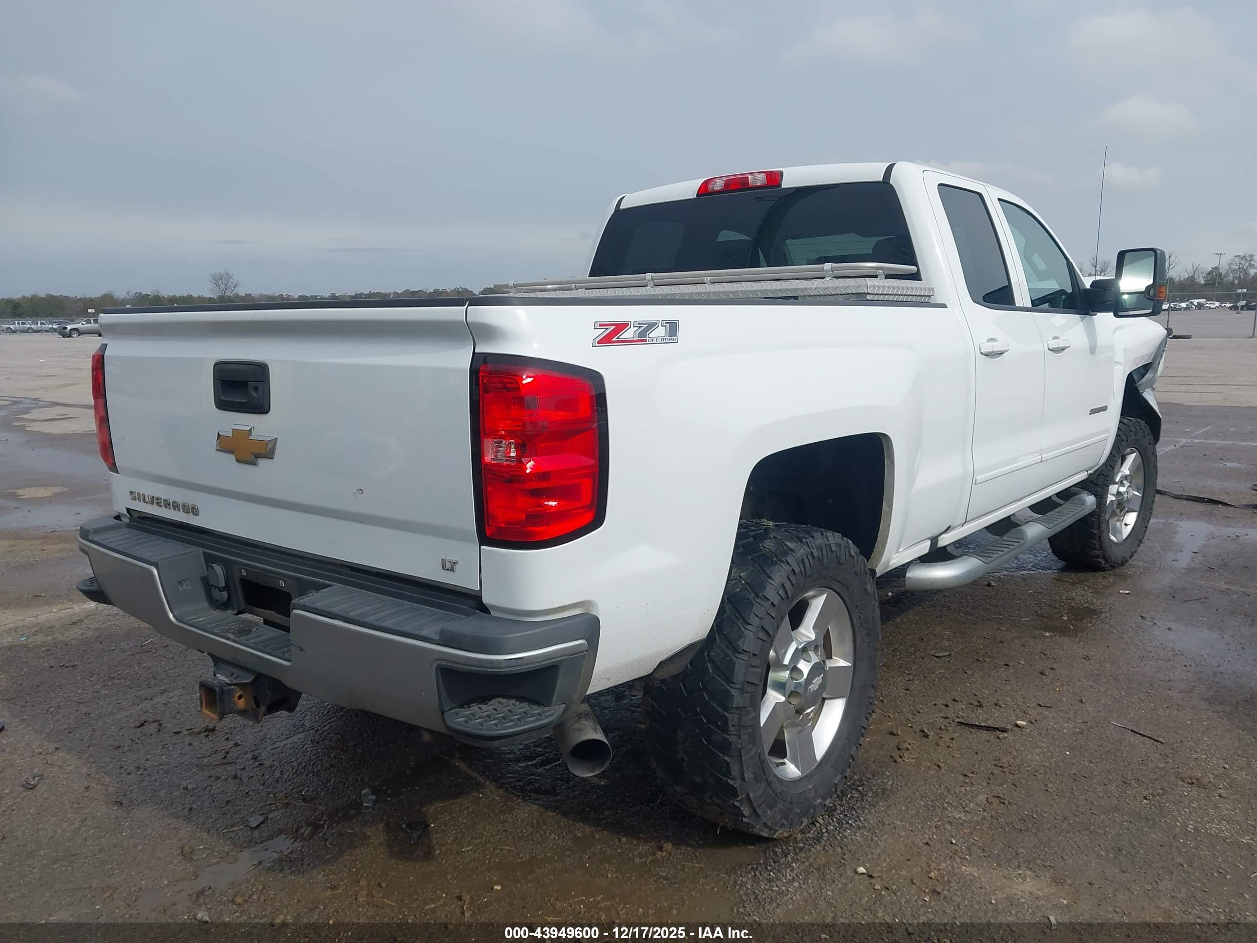 CHEVROLET SILVERADO image 4