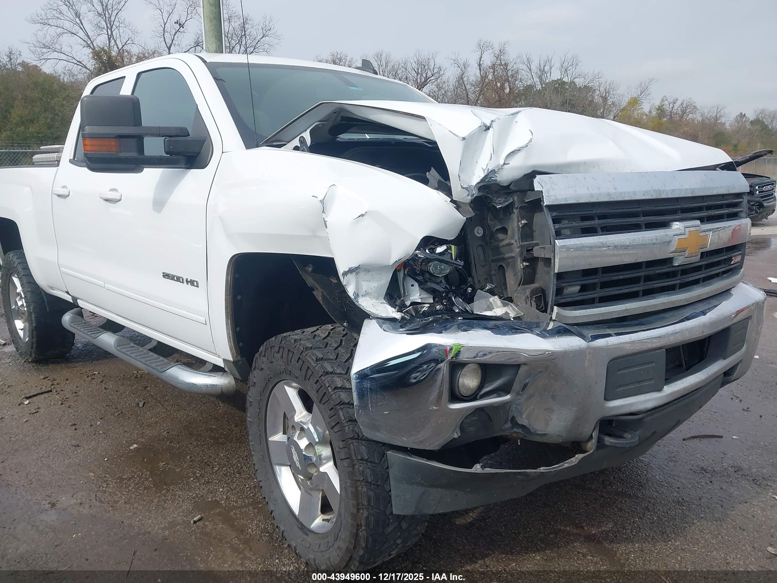CHEVROLET SILVERADO image 6