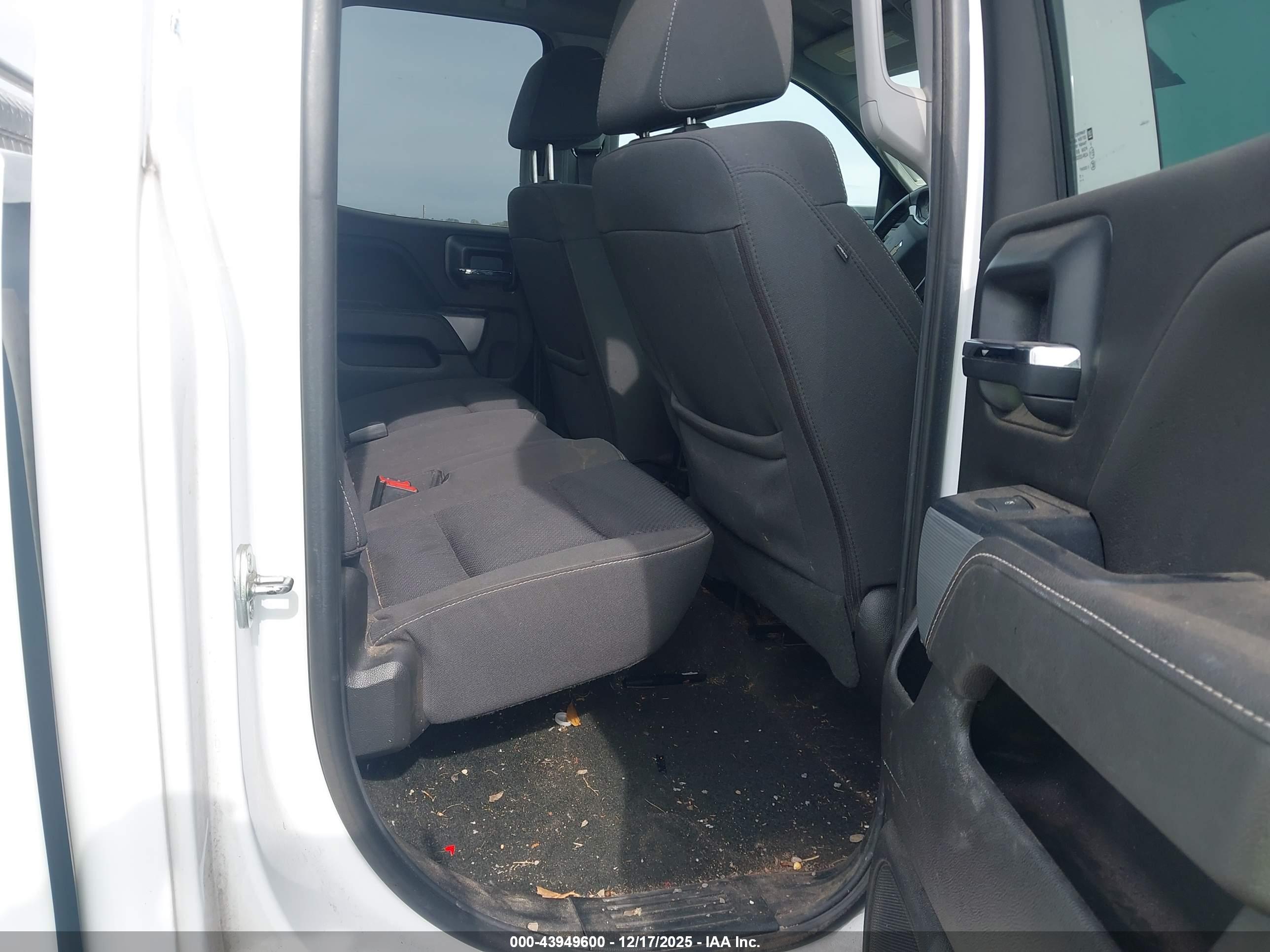 CHEVROLET SILVERADO image 8