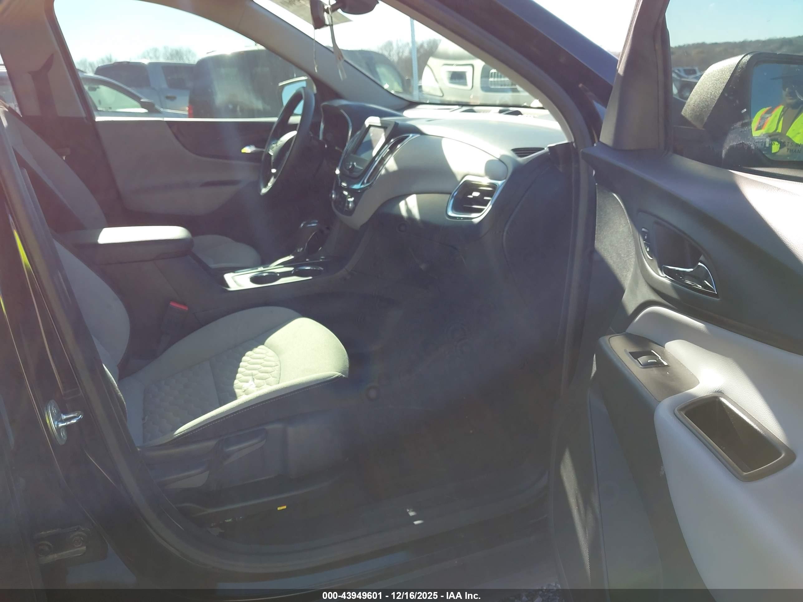 CHEVROLET EQUINOX image 5