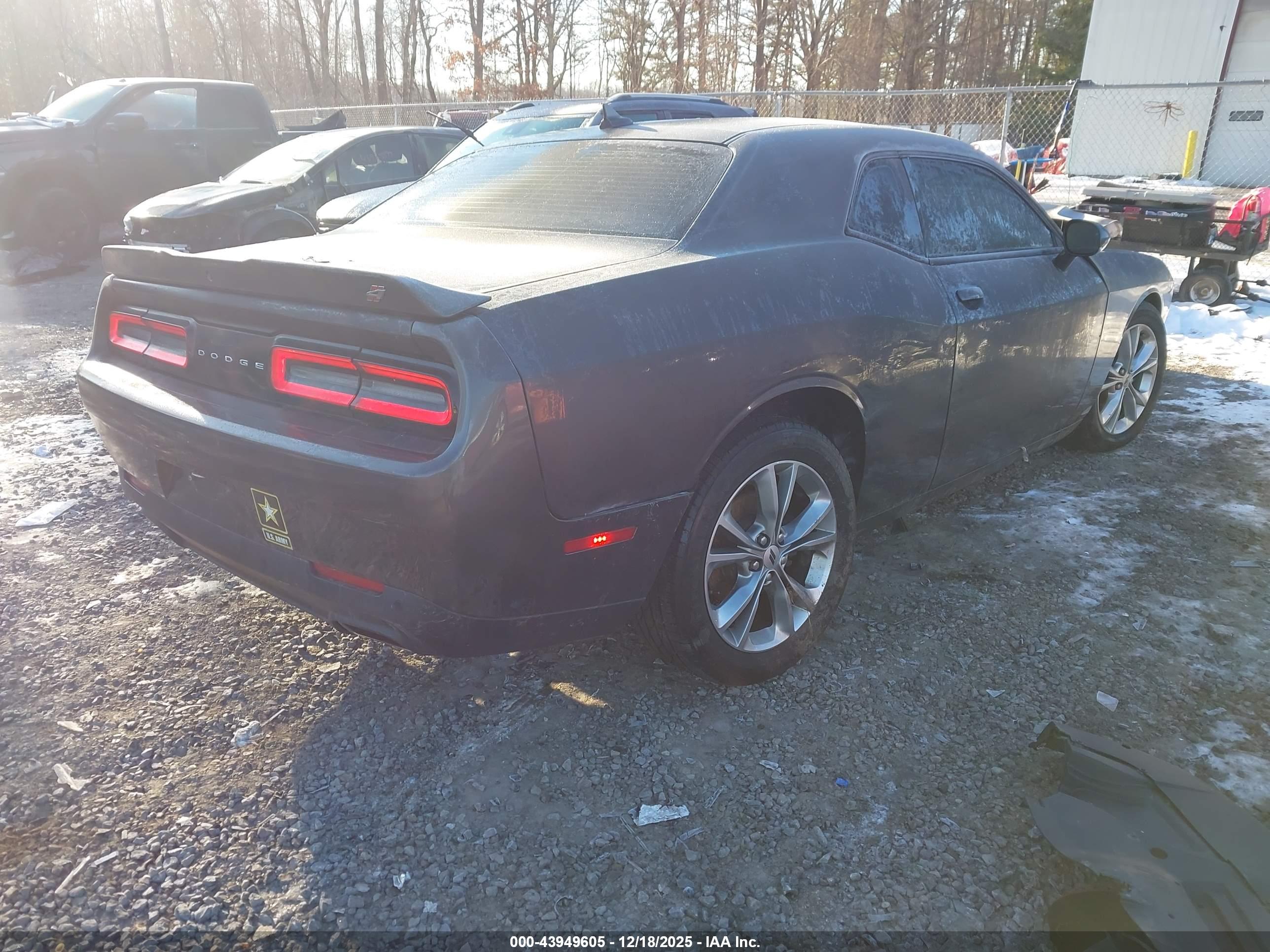 DODGE CHALLENGER image 4