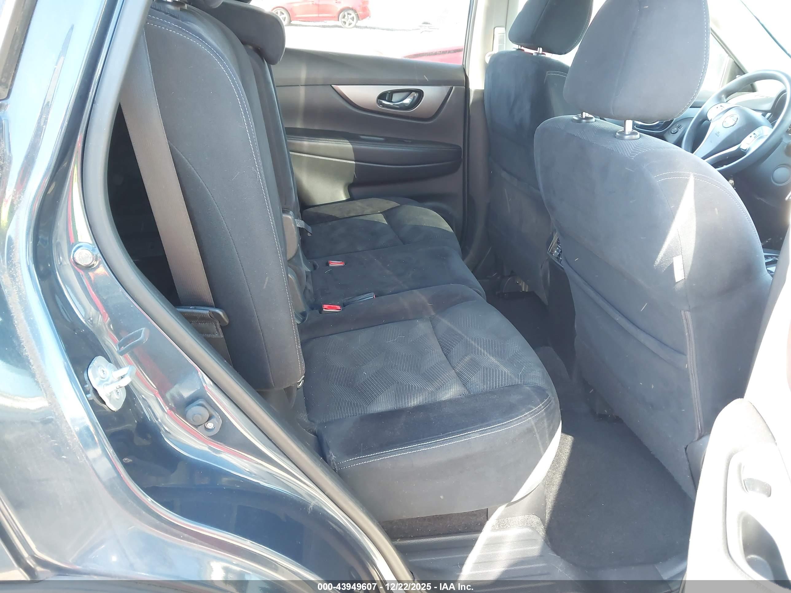 NISSAN ROGUE image 8