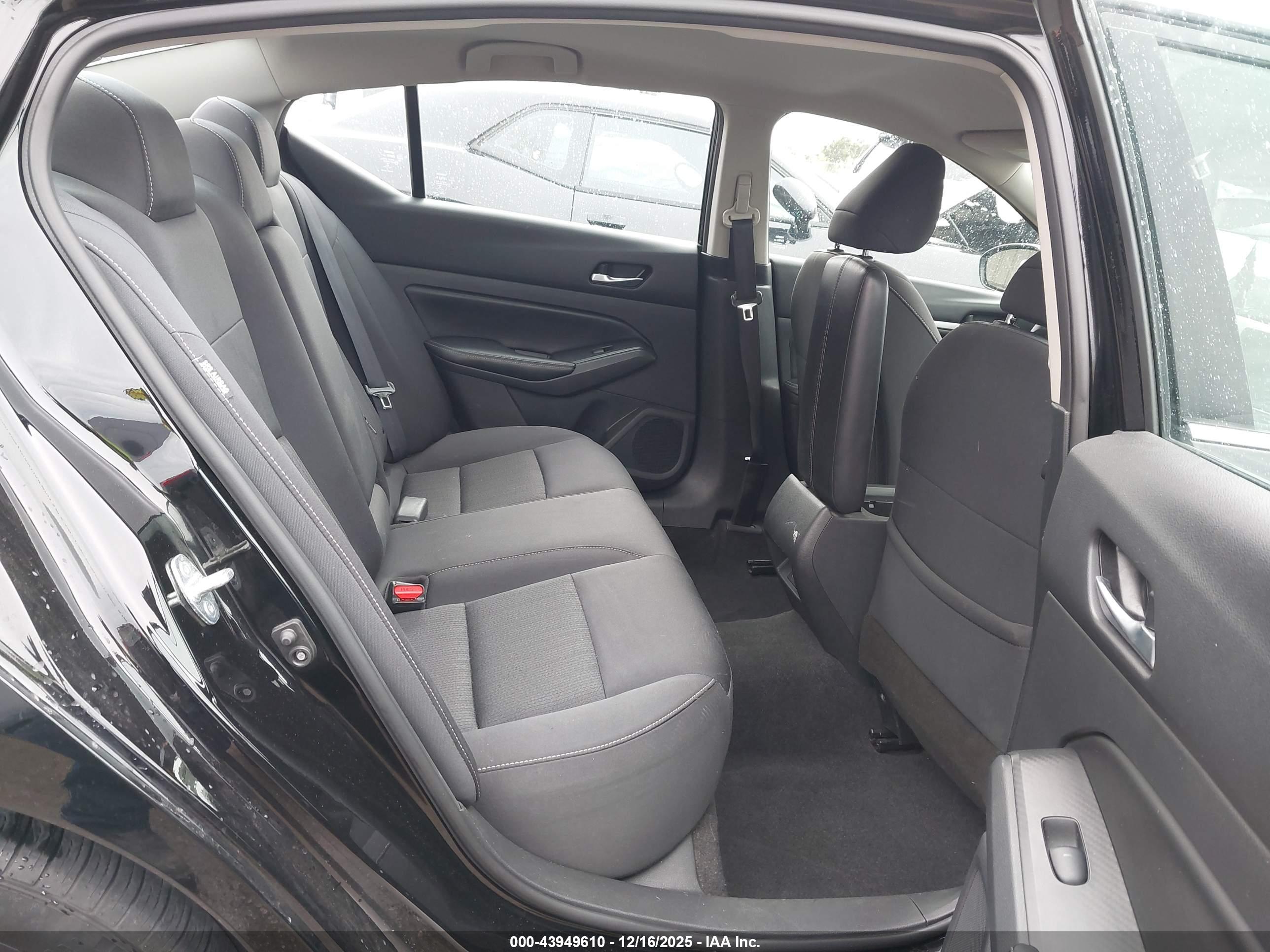 NISSAN ALTIMA image 8