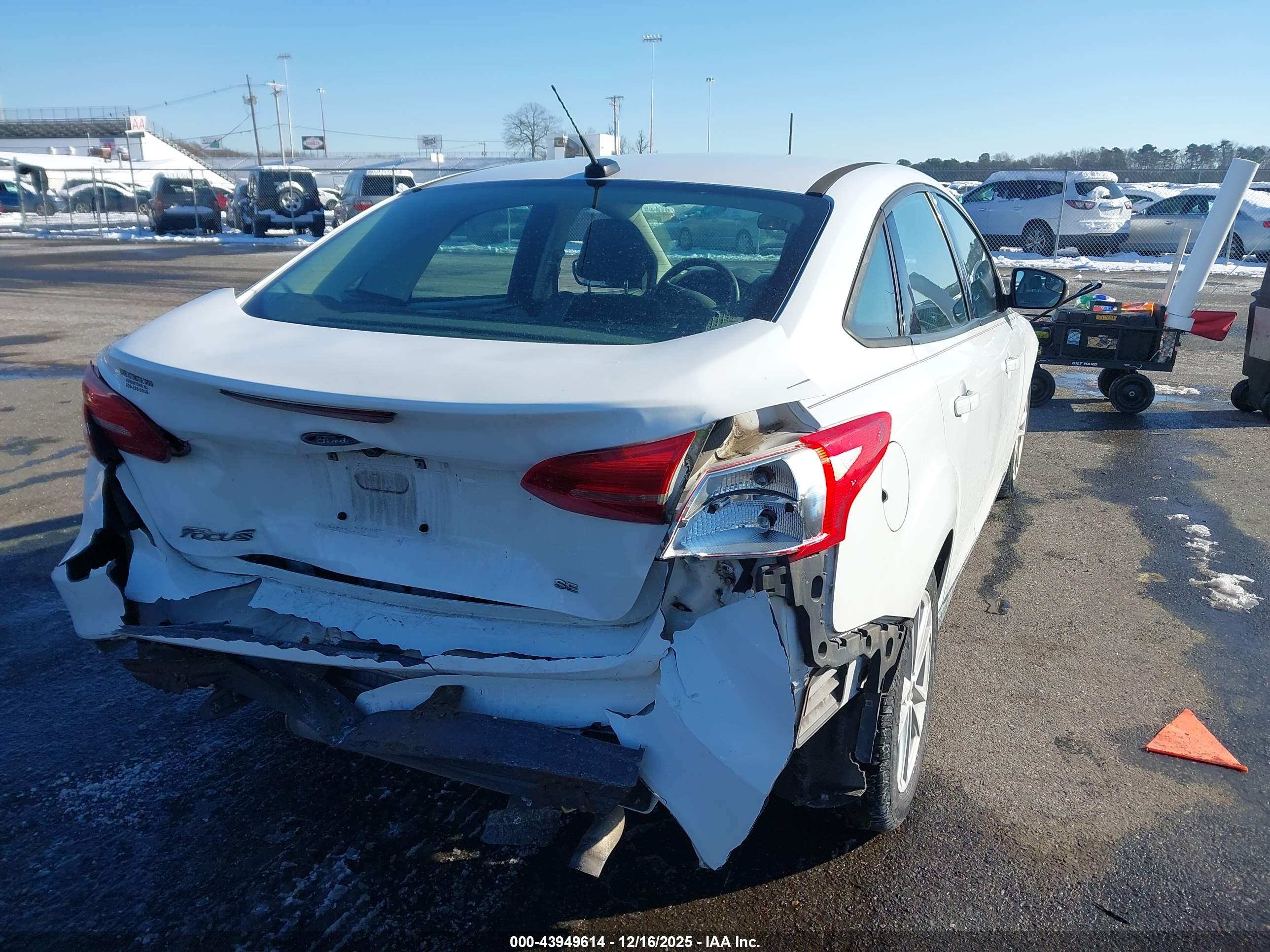 FORD FOCUS image 4