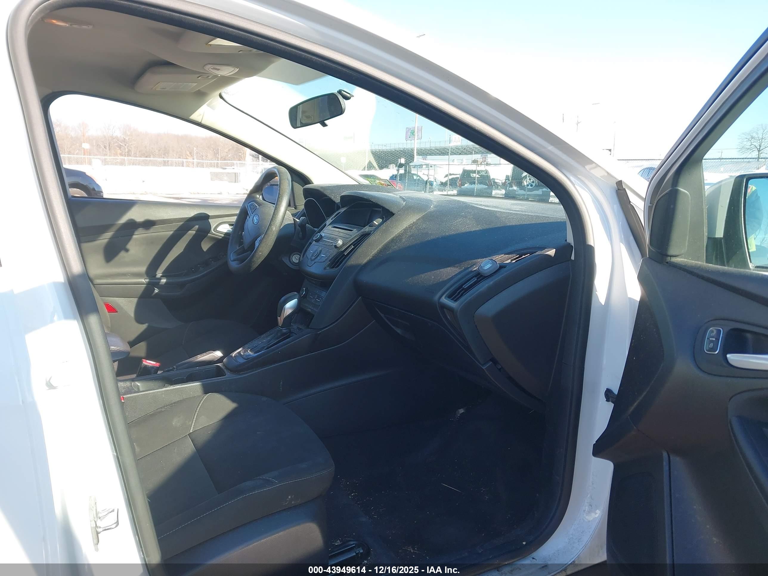 FORD FOCUS image 5