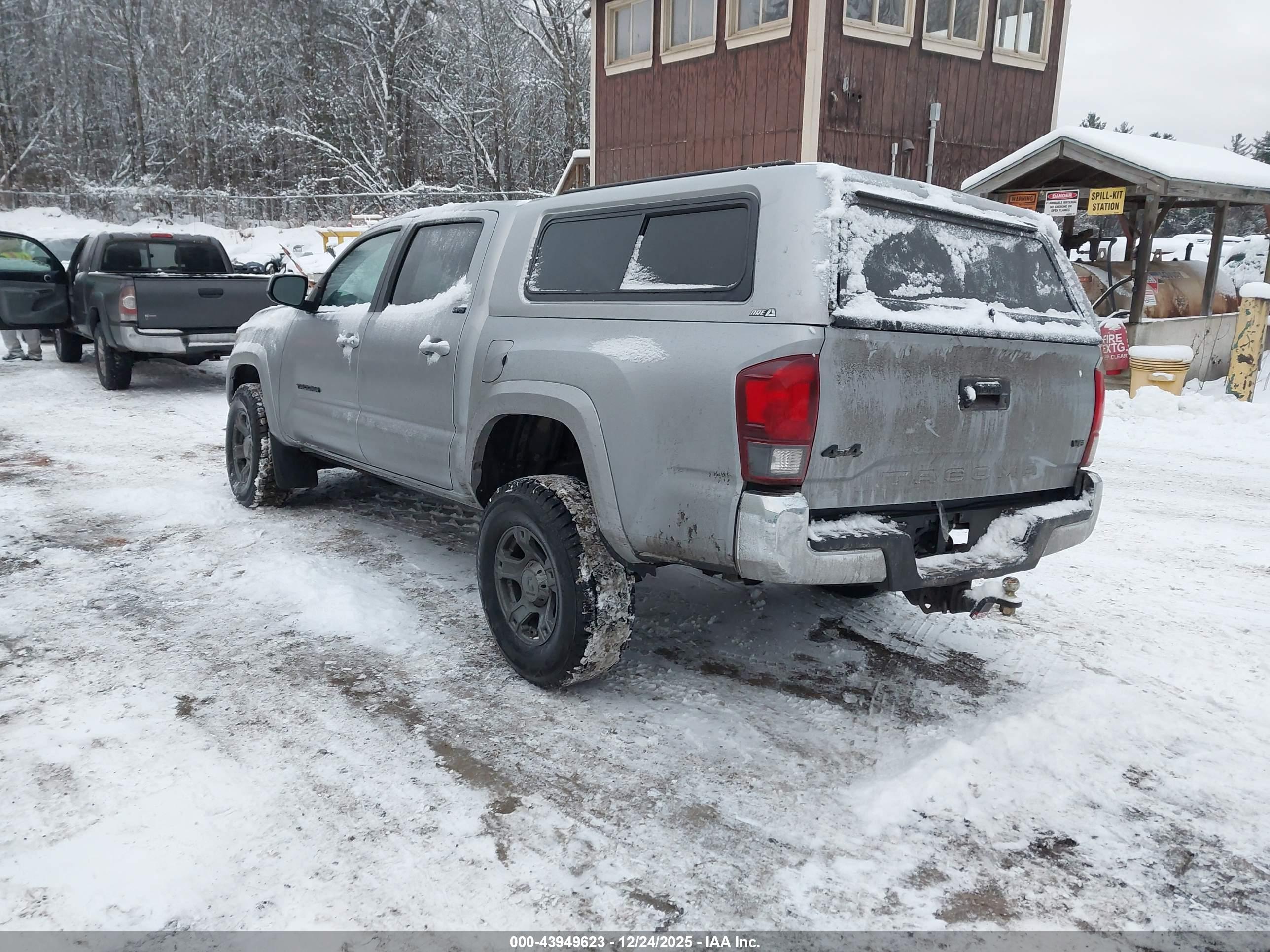 TOYOTA TACOMA image 3