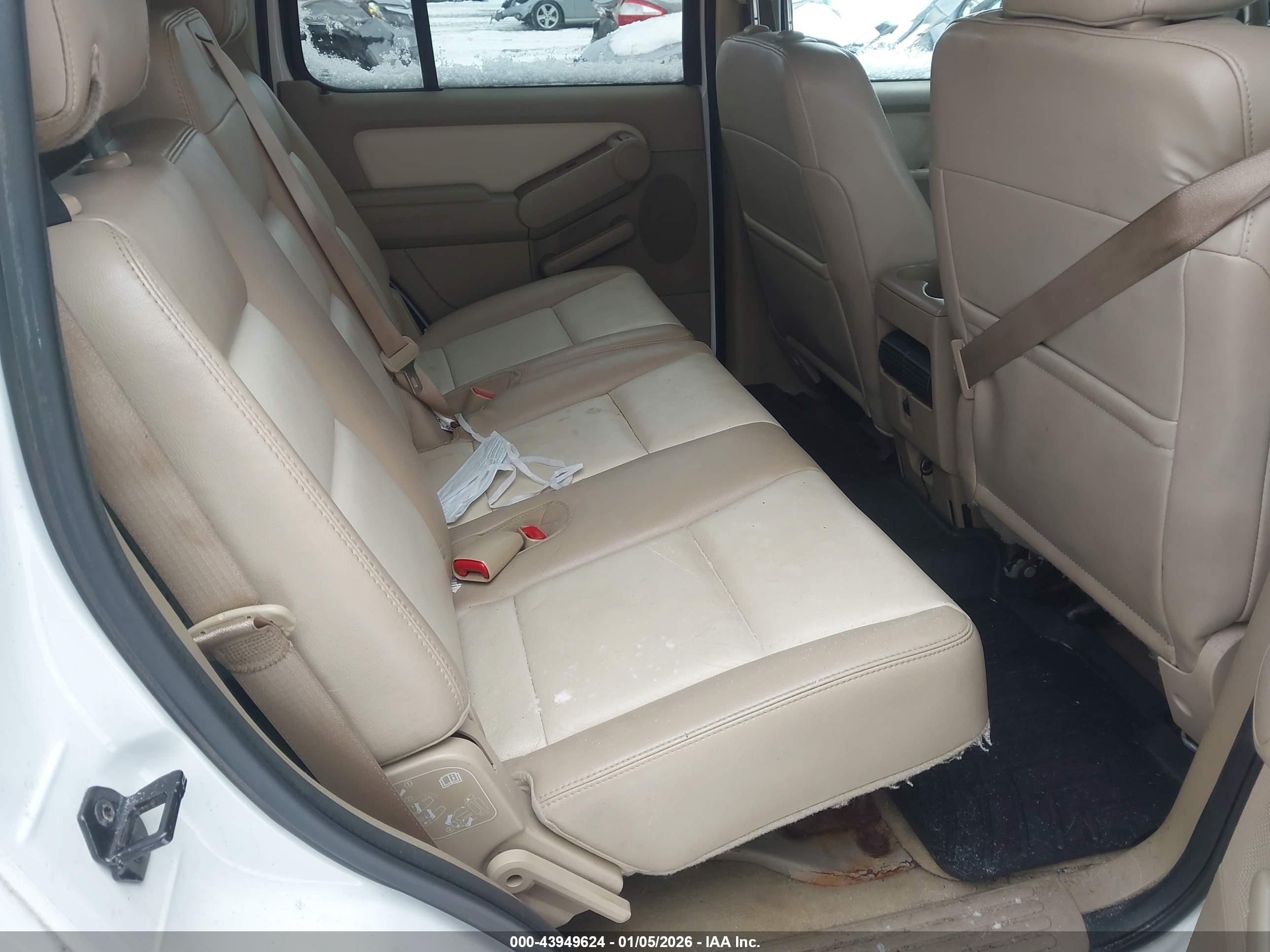 FORD EXPLORER image 8