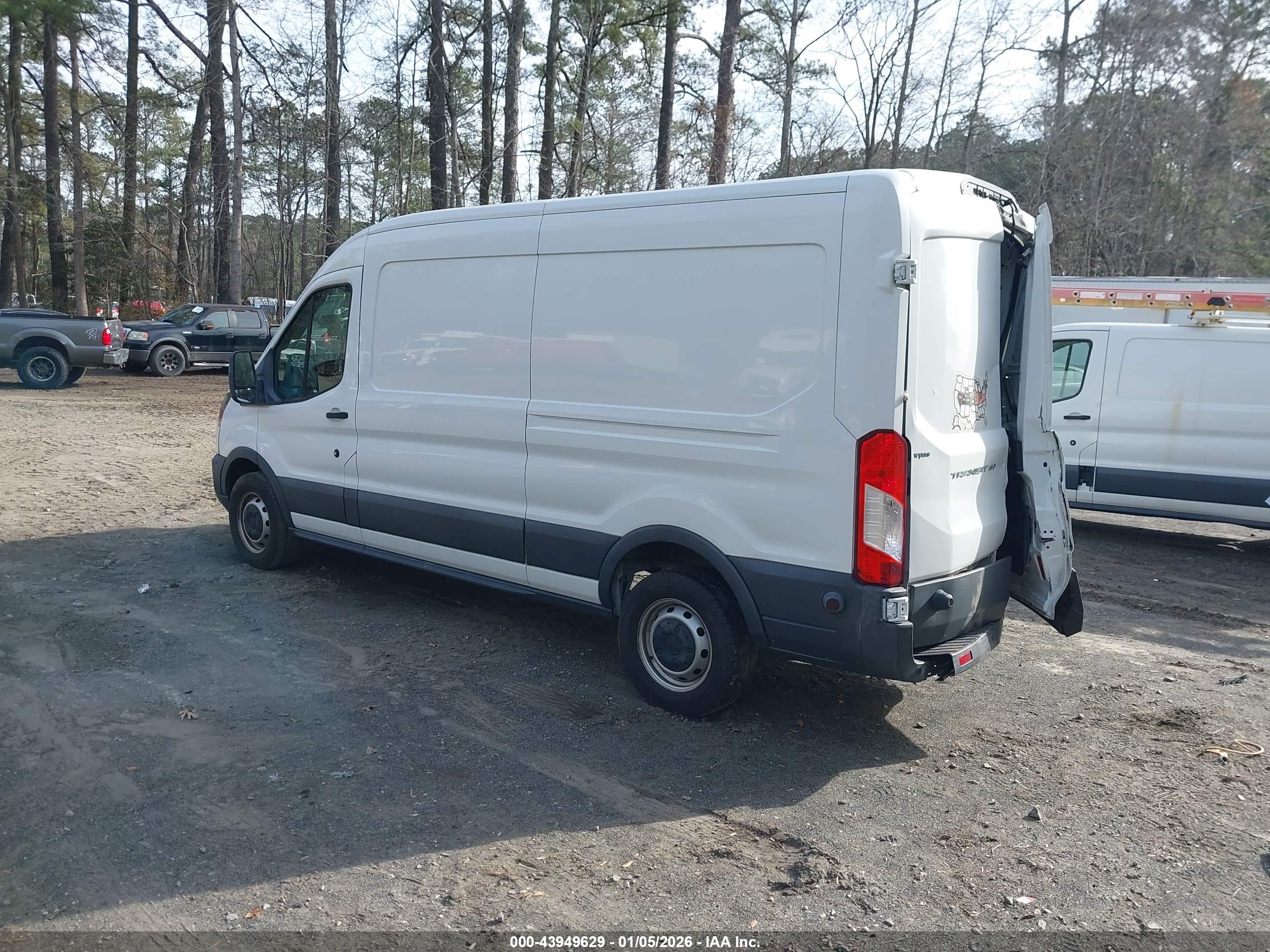 FORD TRANSIT-150 image 3