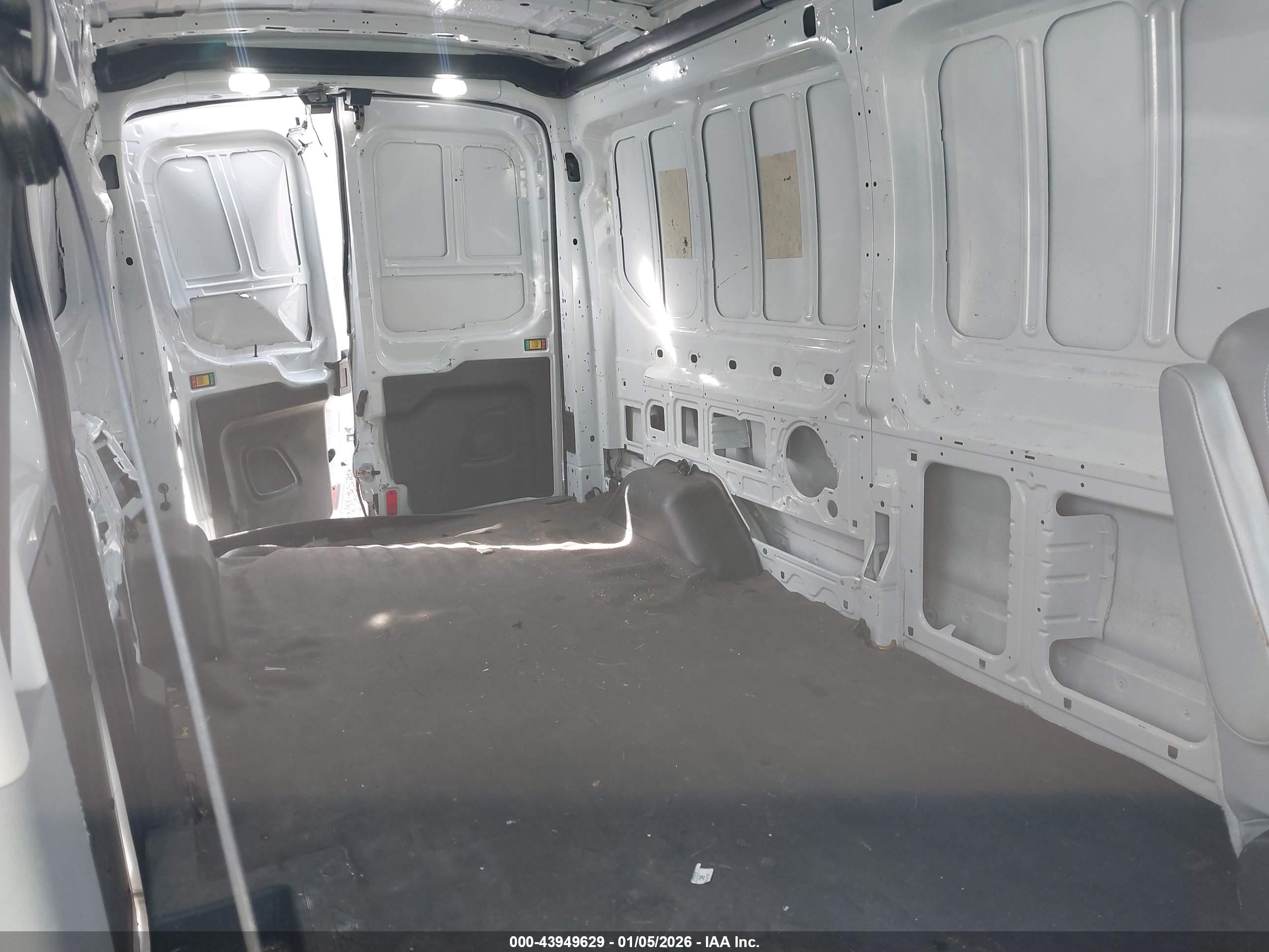FORD TRANSIT-150 image 8