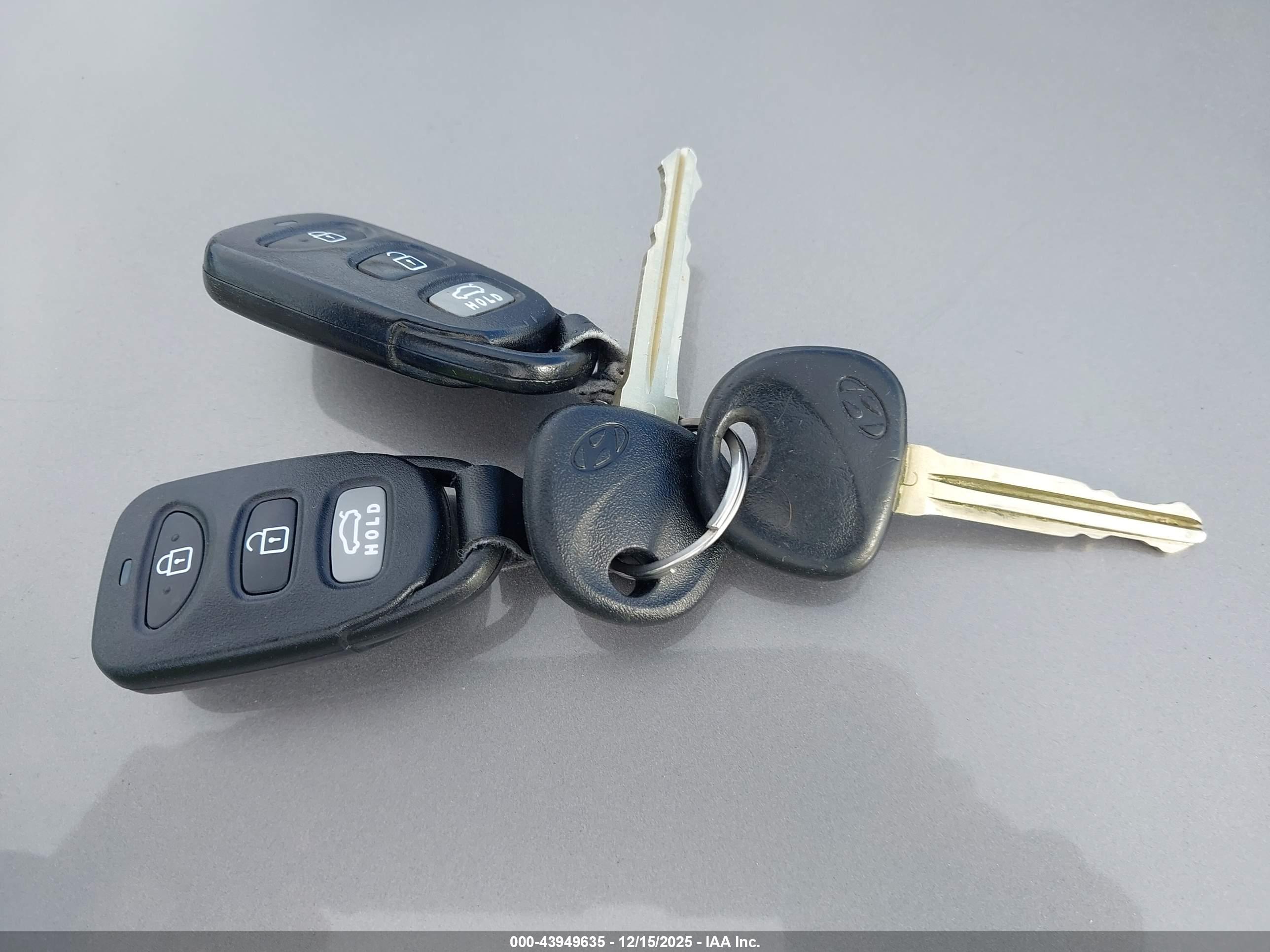 HYUNDAI ELANTRA image 11