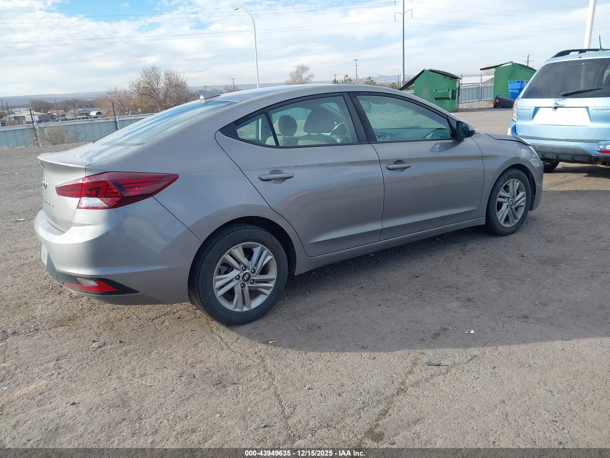 HYUNDAI ELANTRA image 4