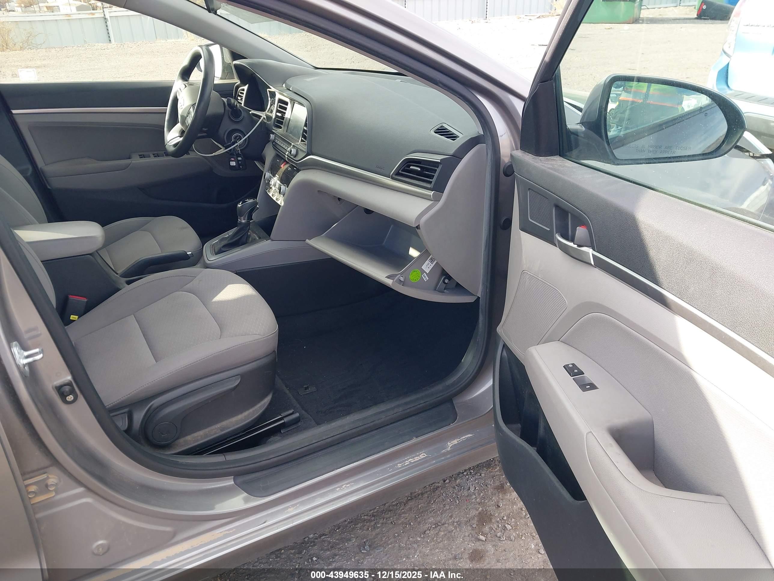 HYUNDAI ELANTRA image 5