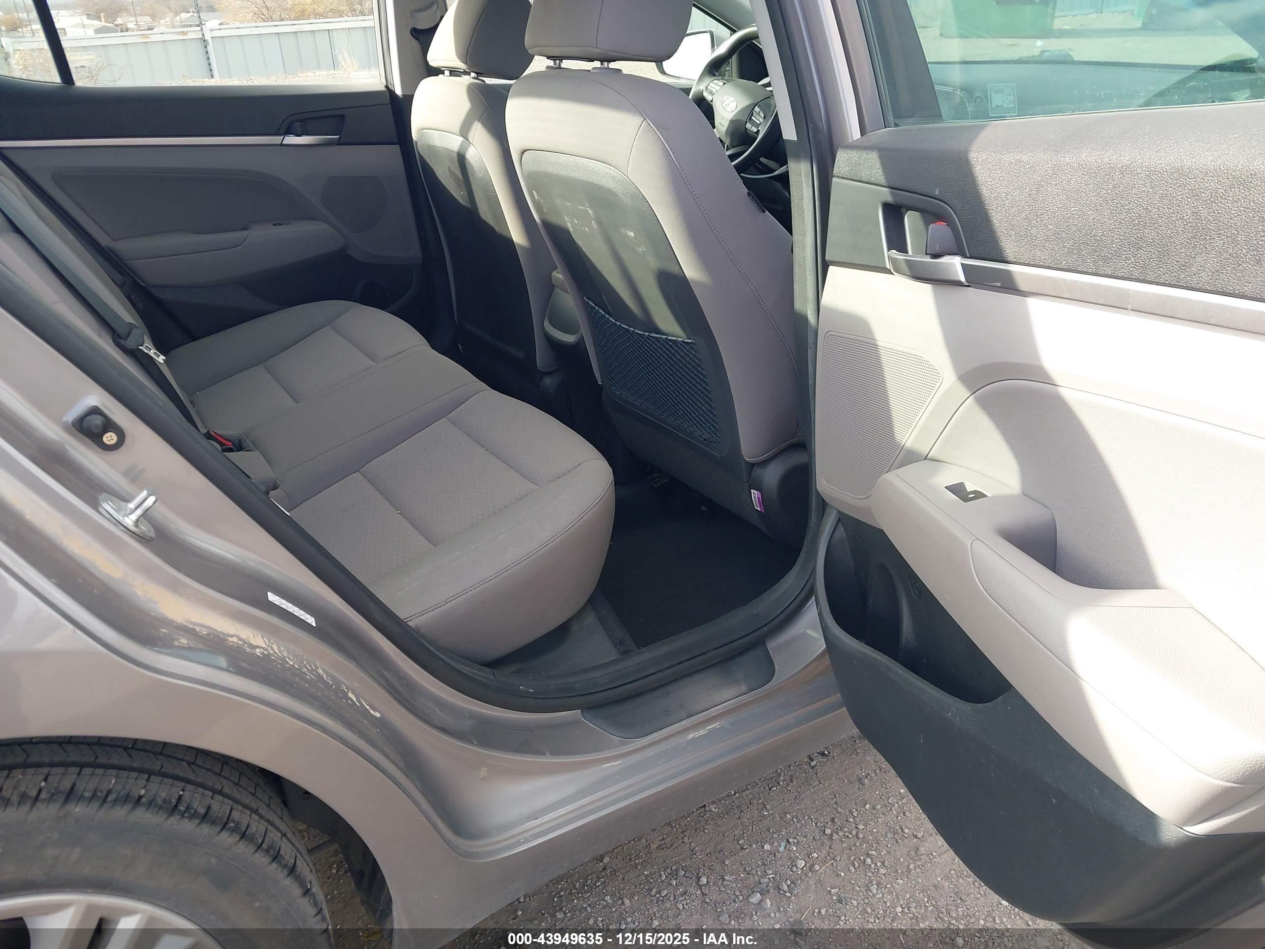 HYUNDAI ELANTRA image 8